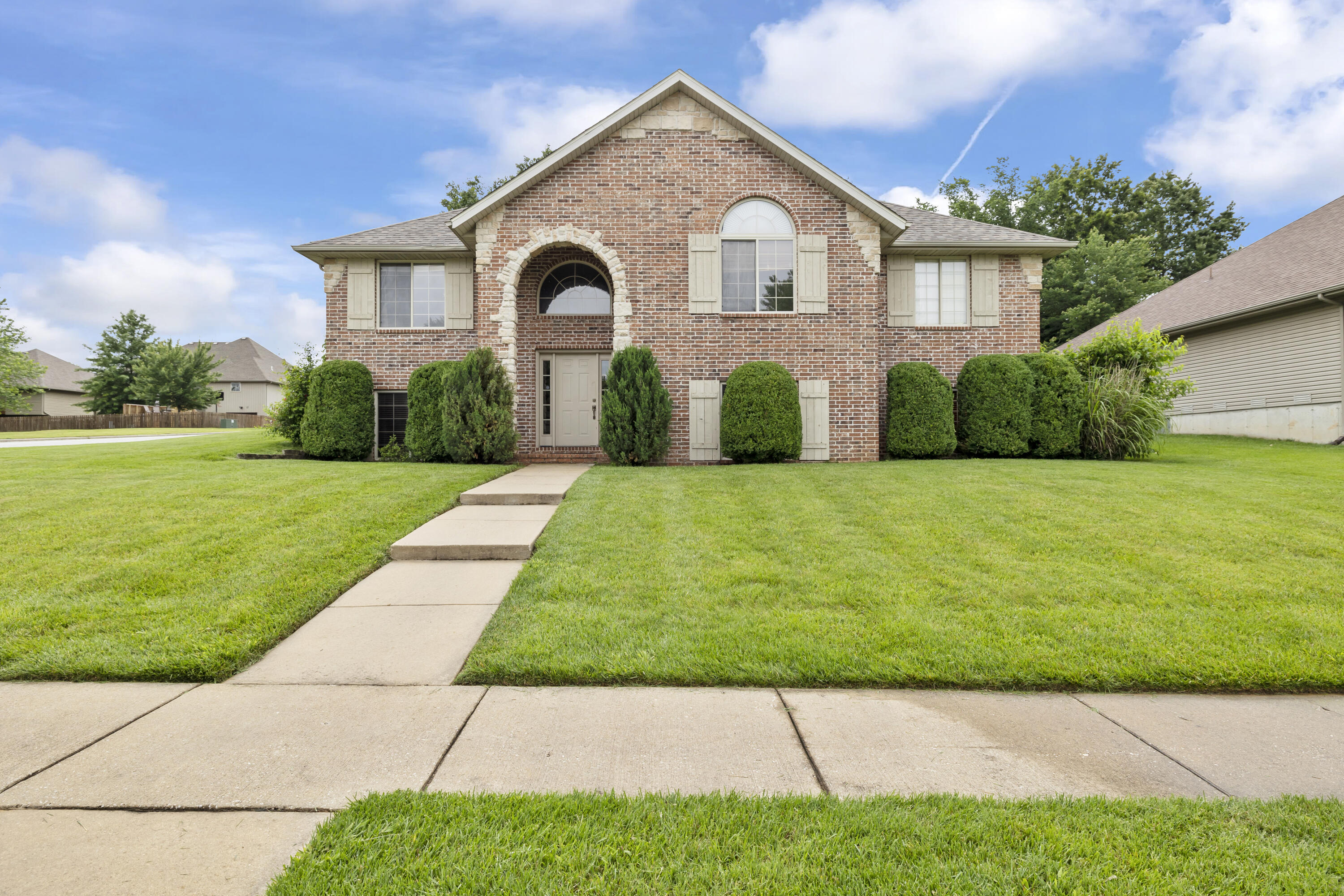 608 South Yellowwood Drive Property Photo 1