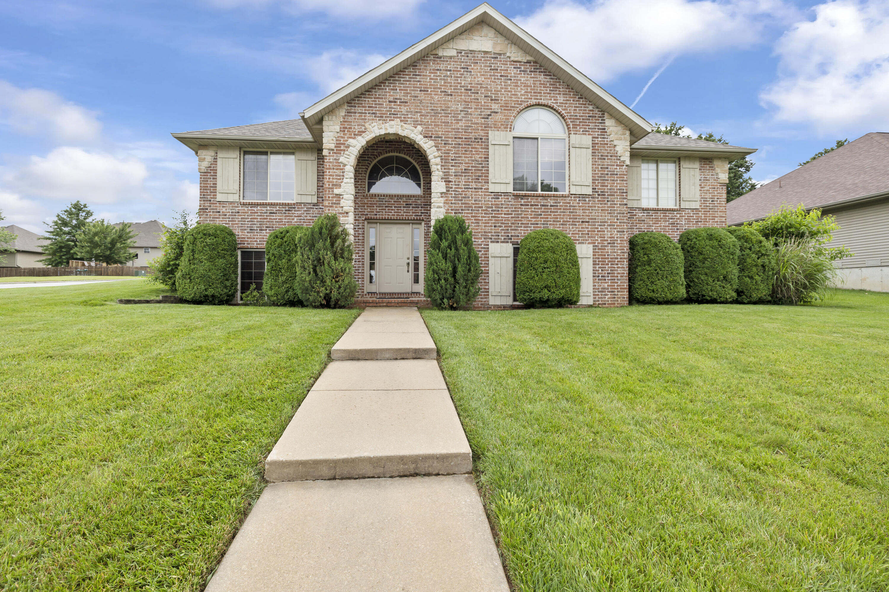 608 South Yellowwood Drive Property Photo 2