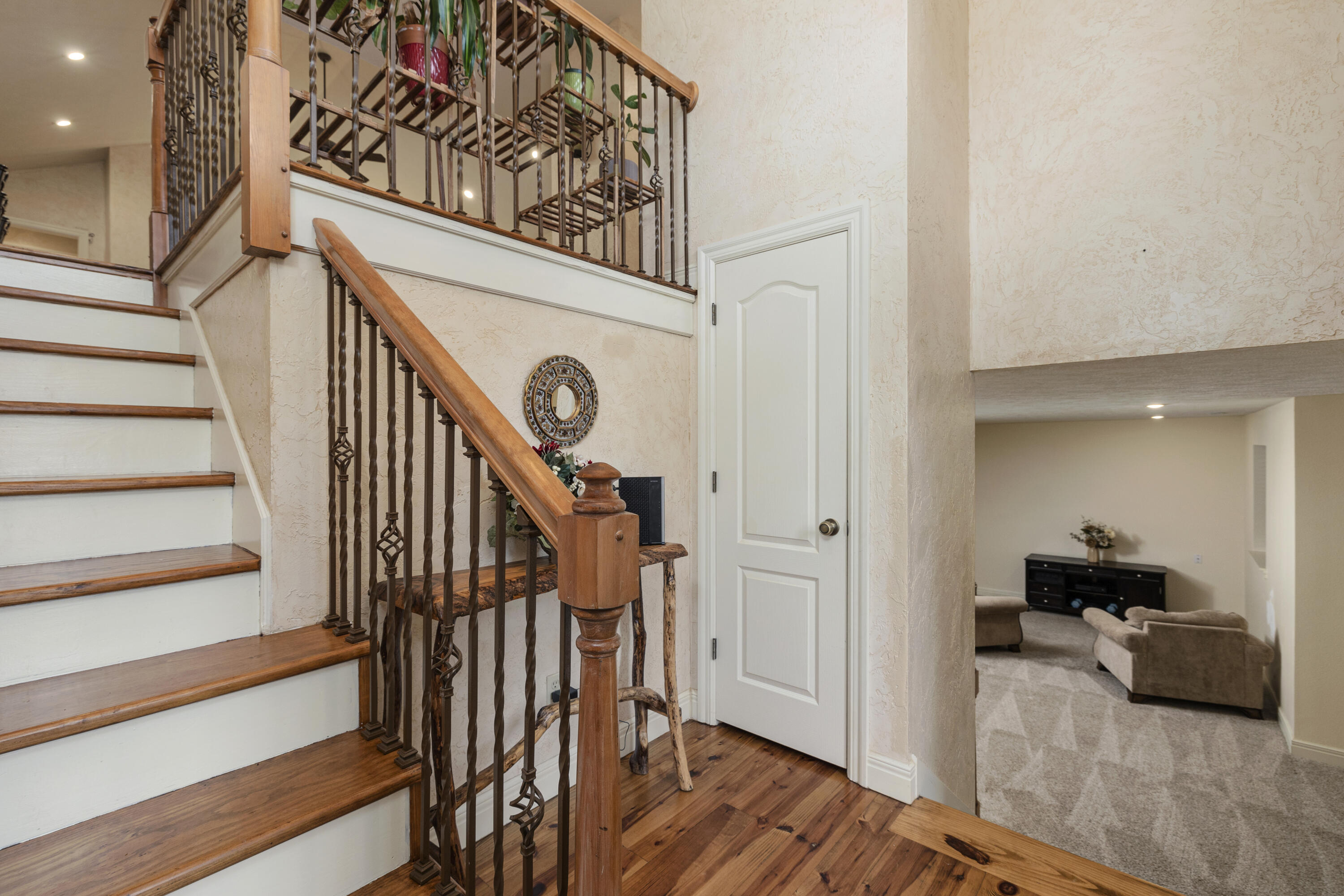 608 South Yellowwood Drive Property Photo 4
