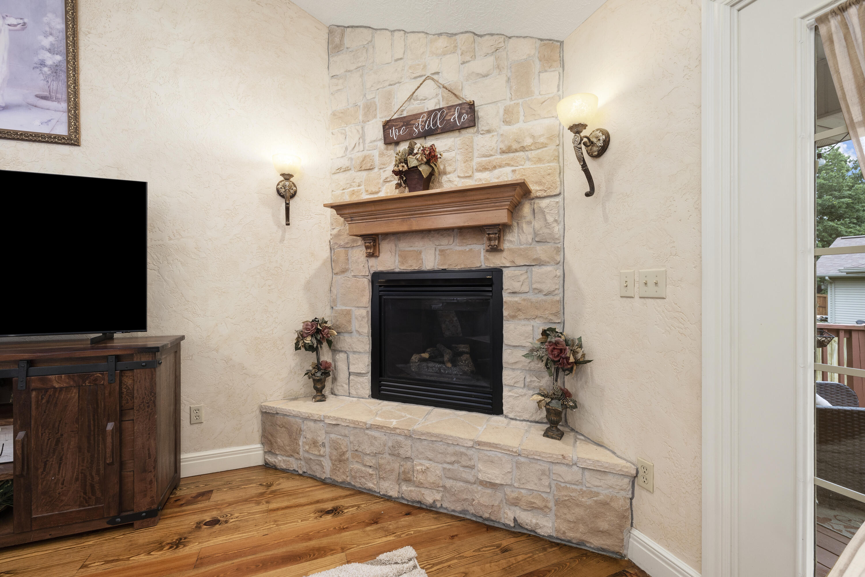 608 South Yellowwood Drive Property Photo 12