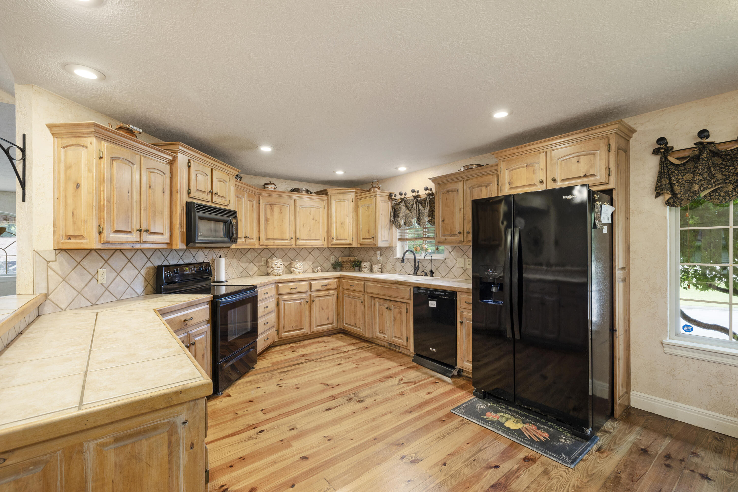 608 South Yellowwood Drive Property Photo 14