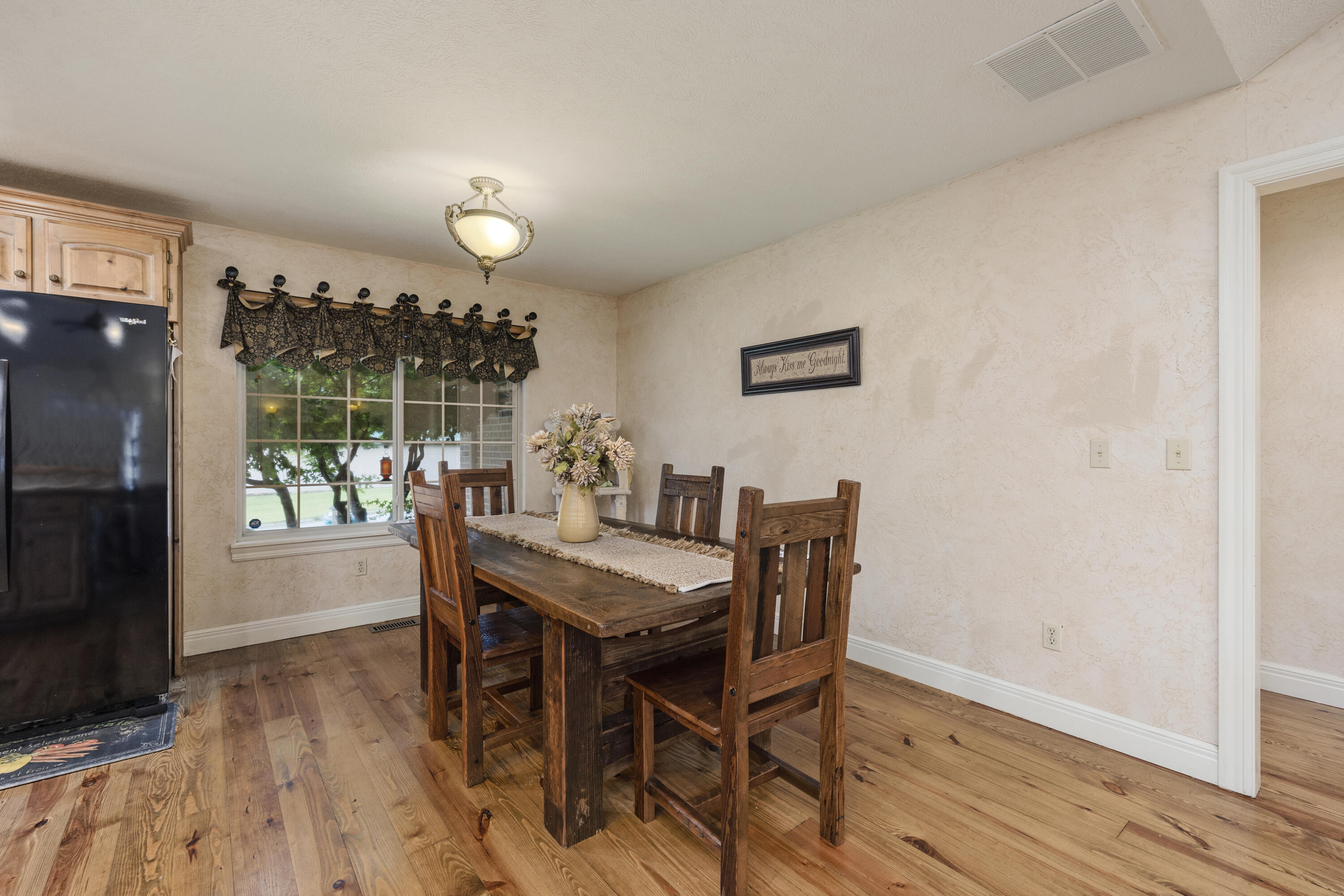 608 South Yellowwood Drive Property Photo 16