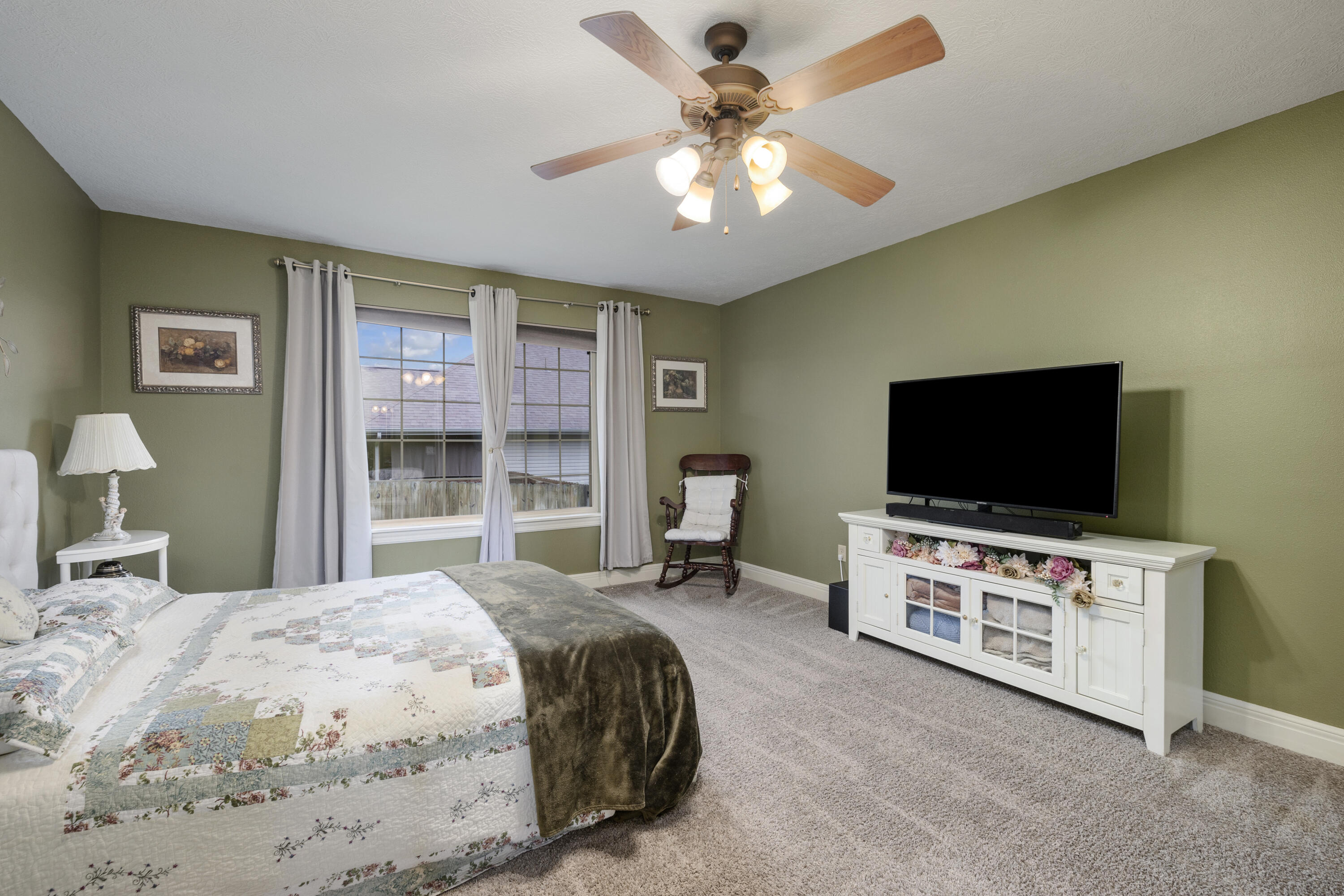 608 South Yellowwood Drive Property Photo 19