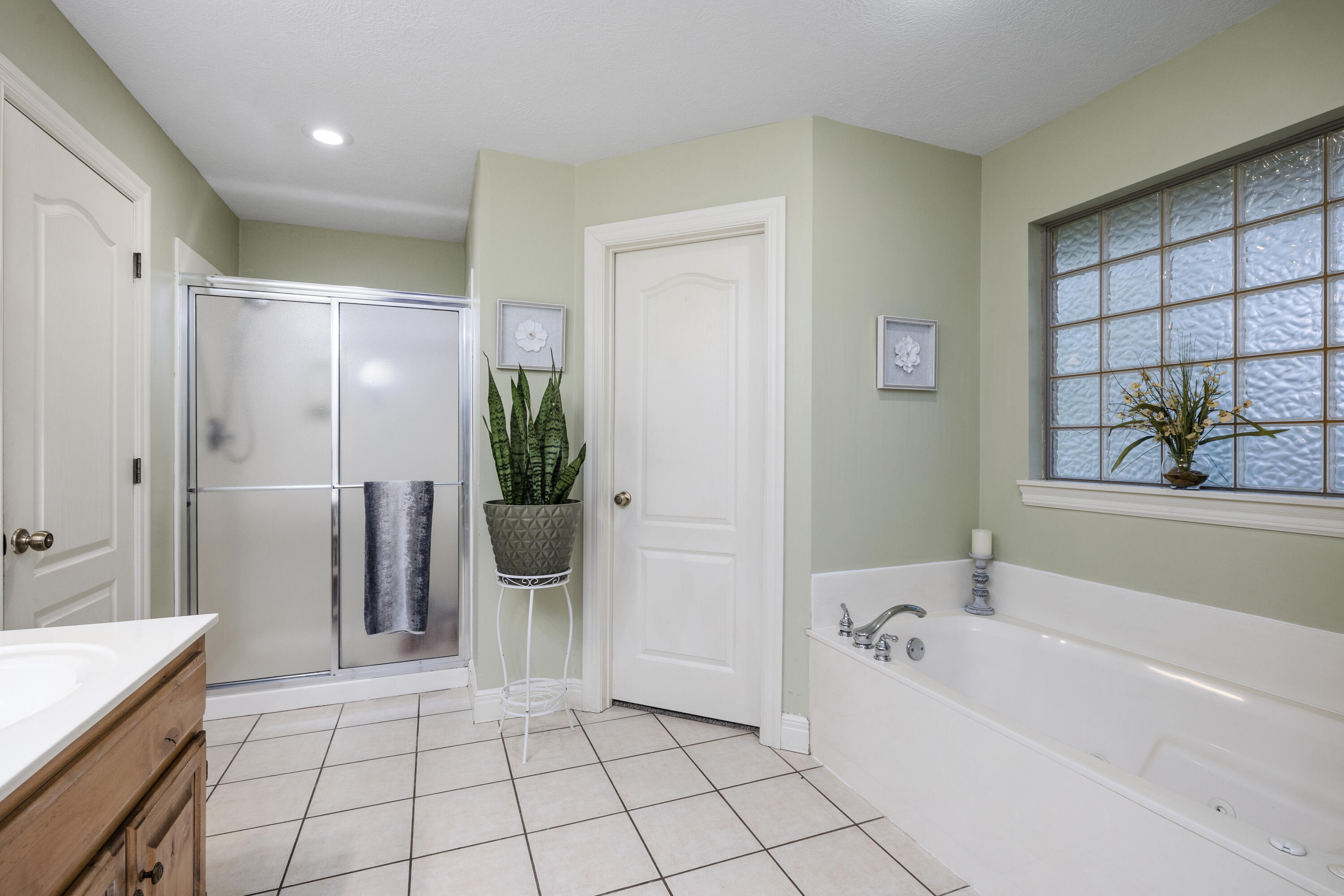 608 South Yellowwood Drive Property Photo 22