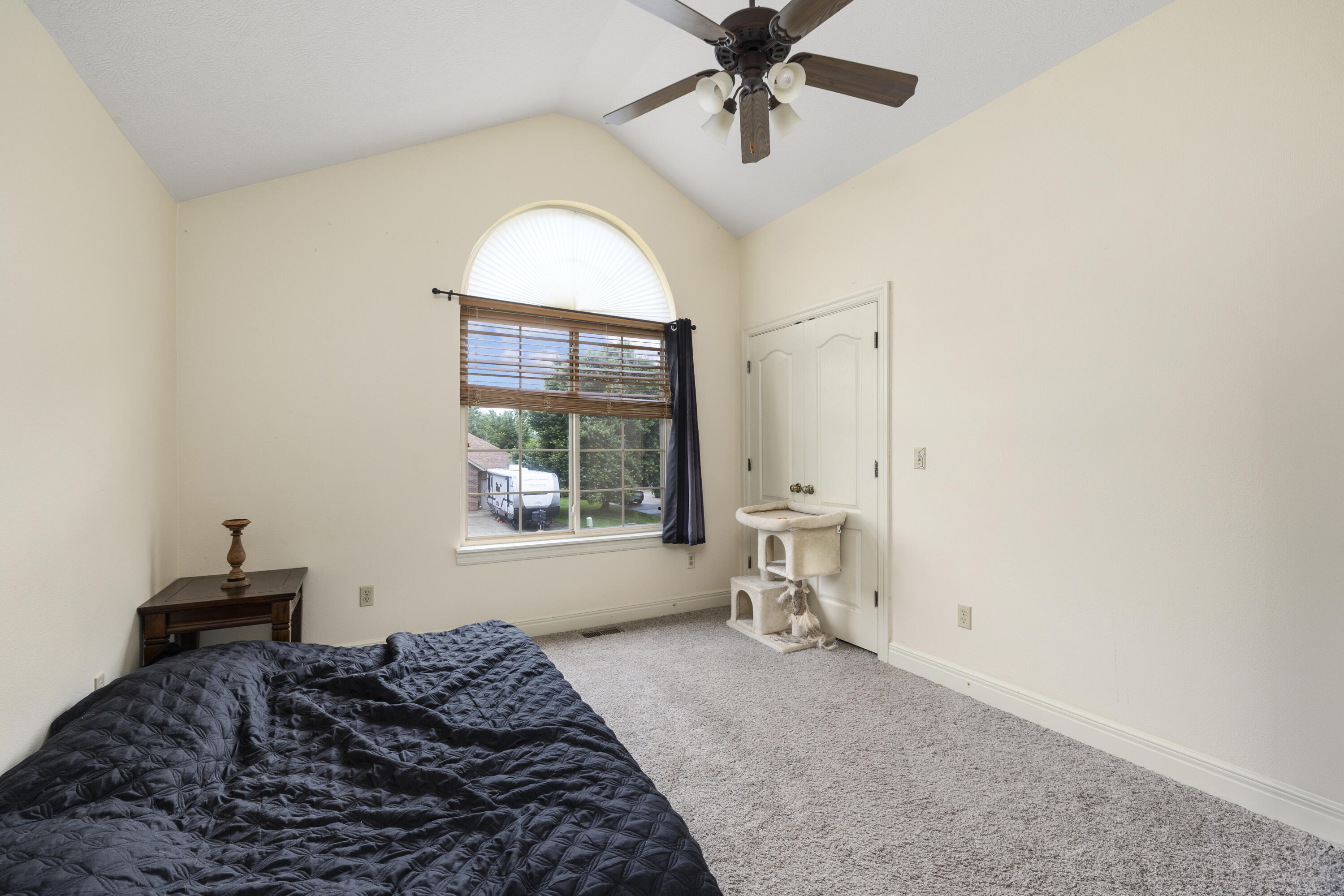 608 South Yellowwood Drive Property Photo 27