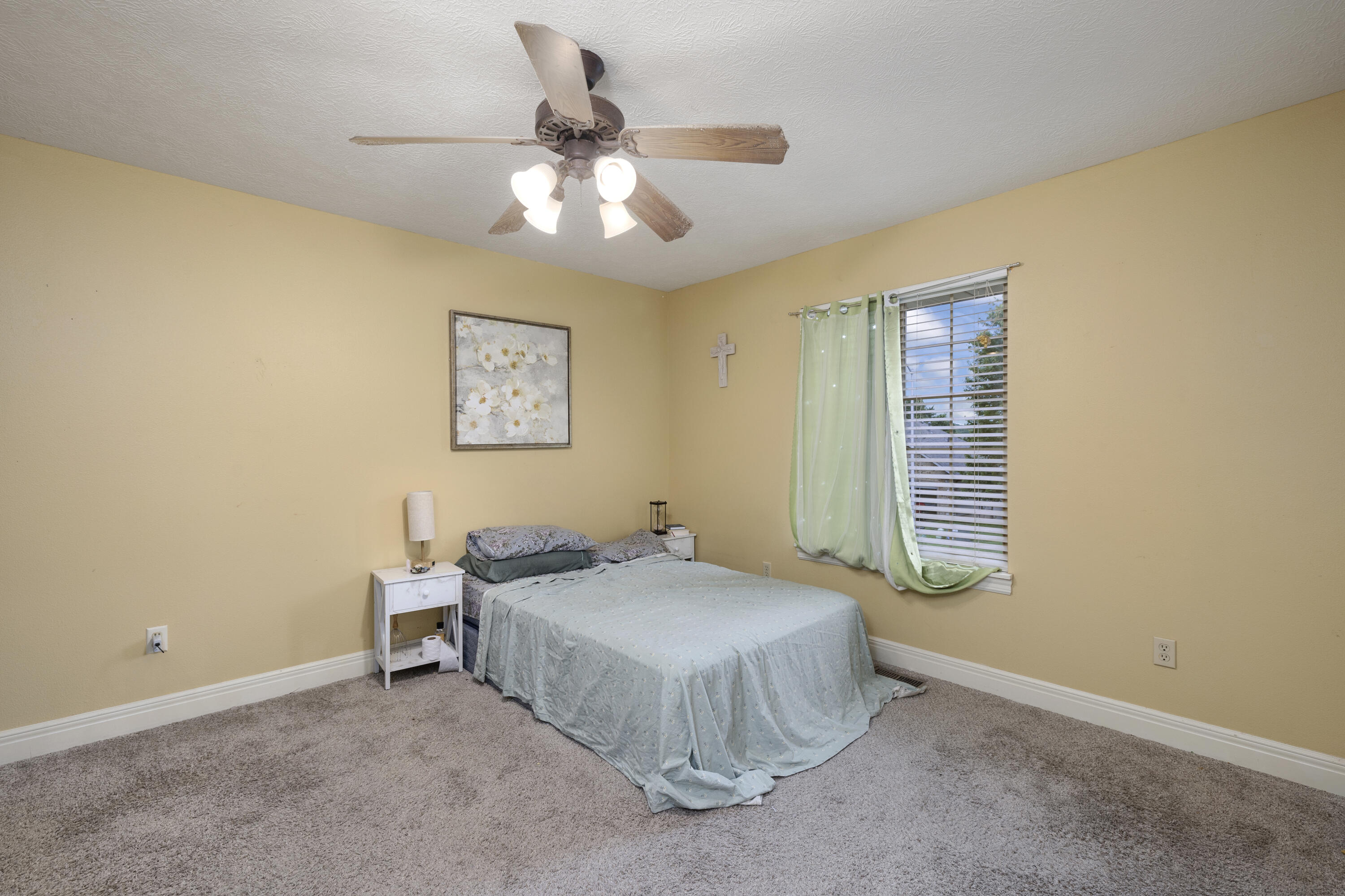 608 South Yellowwood Drive Property Photo 28
