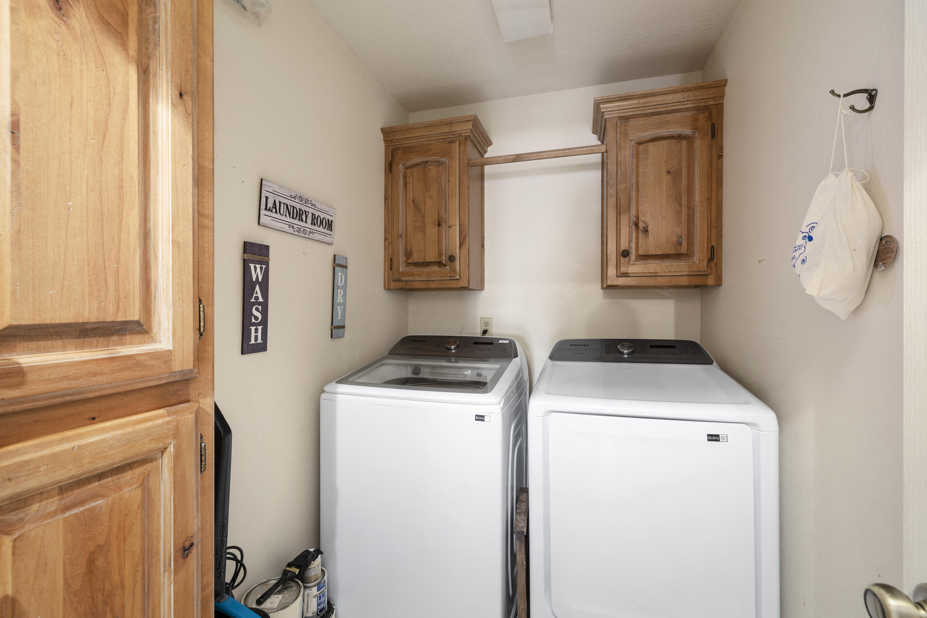 608 South Yellowwood Drive Property Photo 29