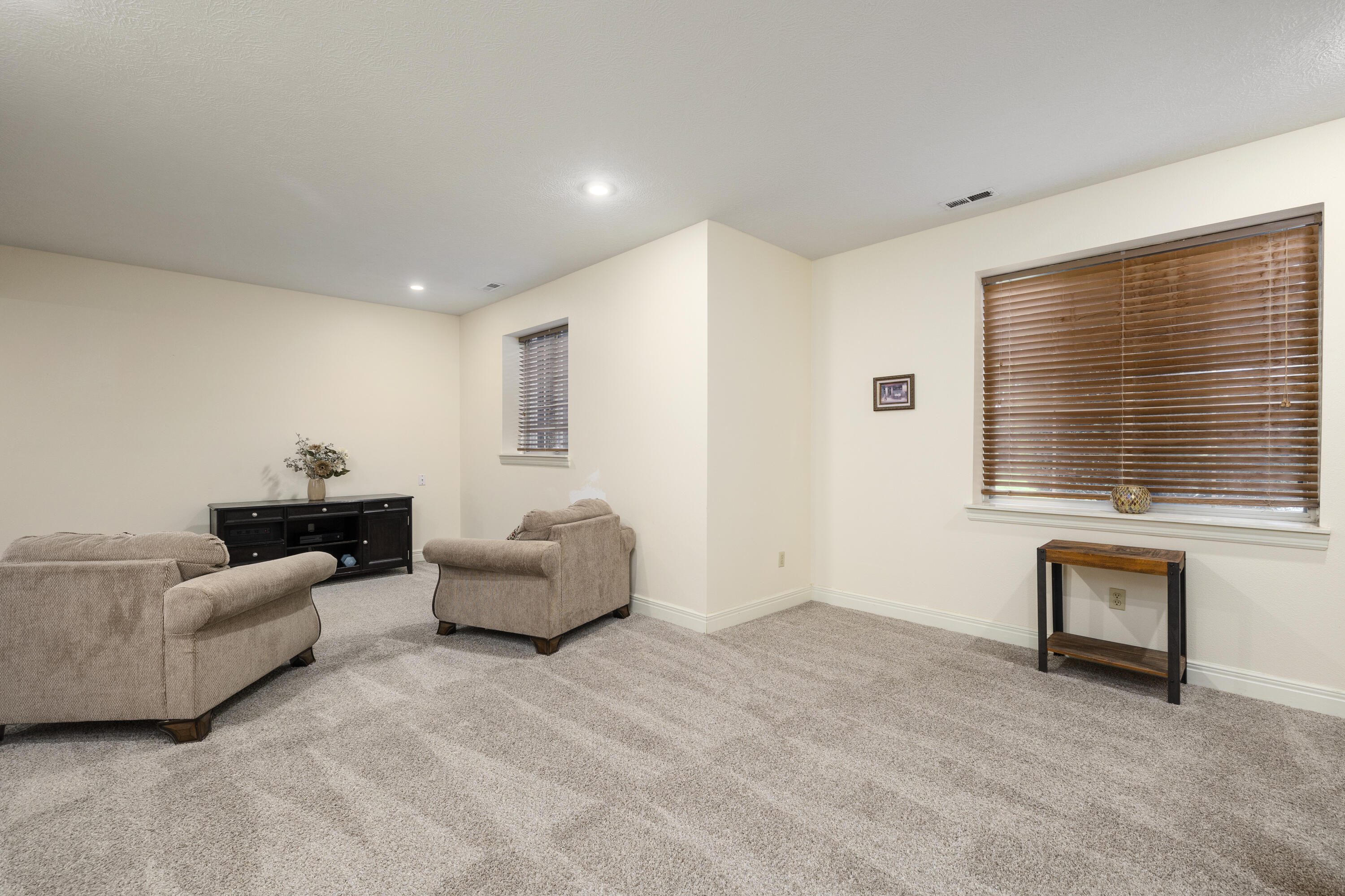 608 South Yellowwood Drive Property Photo 33