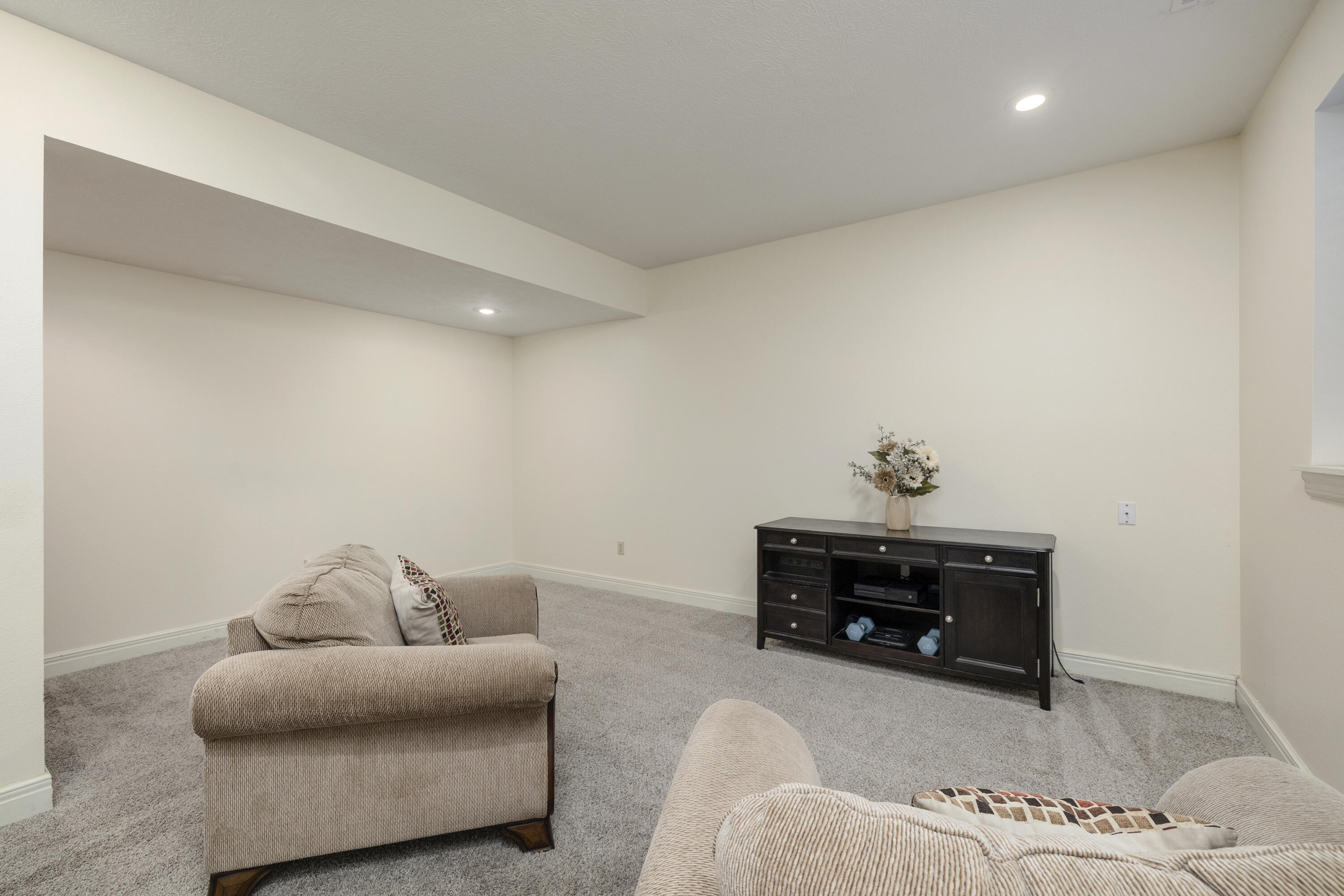 608 South Yellowwood Drive Property Photo 34