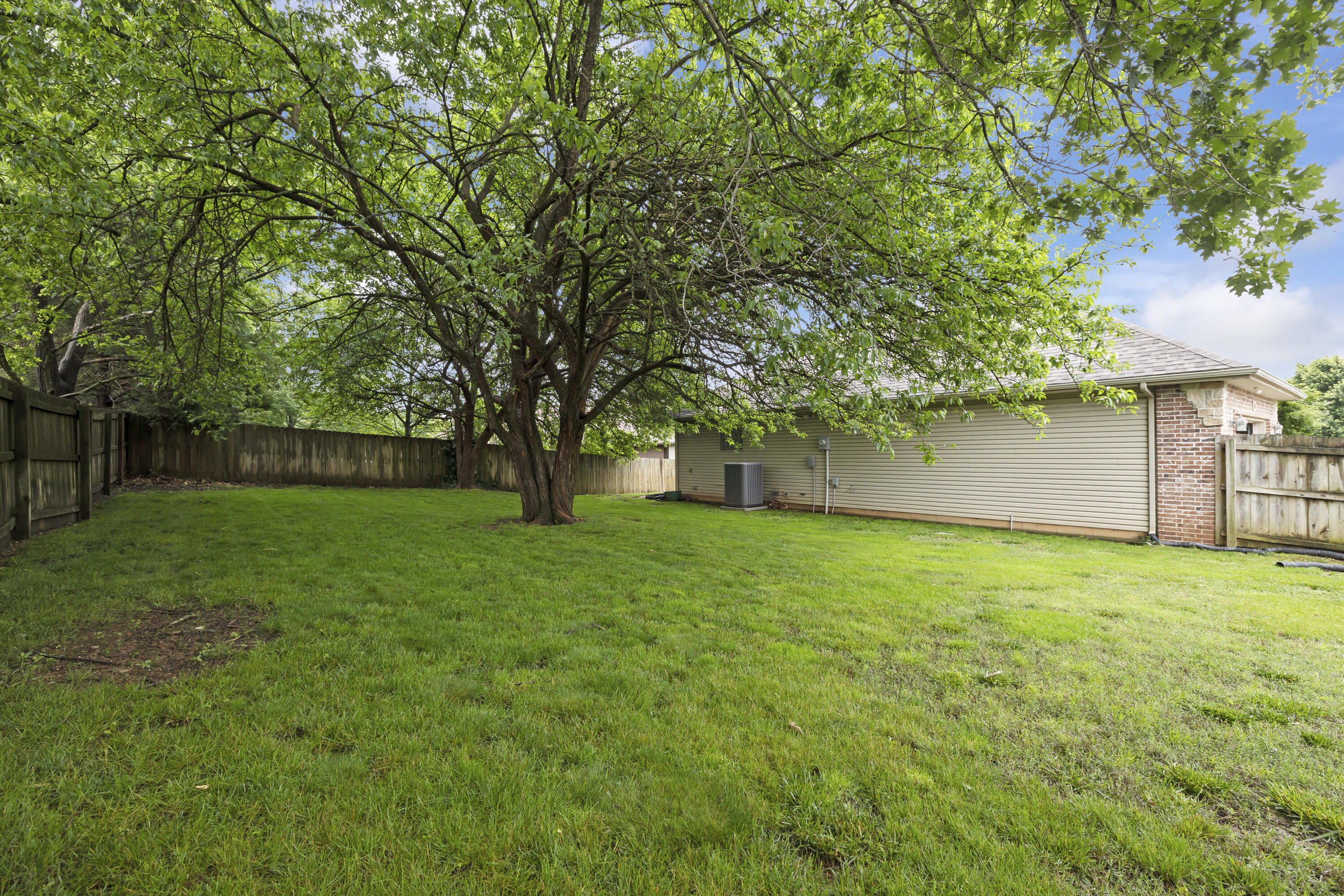 608 South Yellowwood Drive Property Photo 44