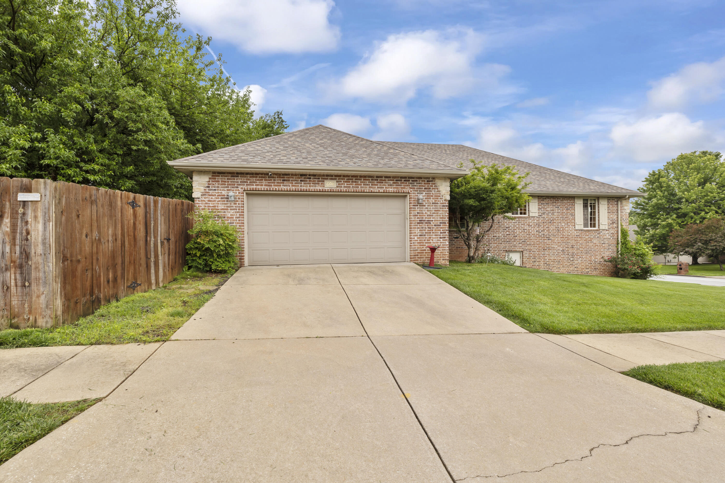 608 South Yellowwood Drive Property Photo 45