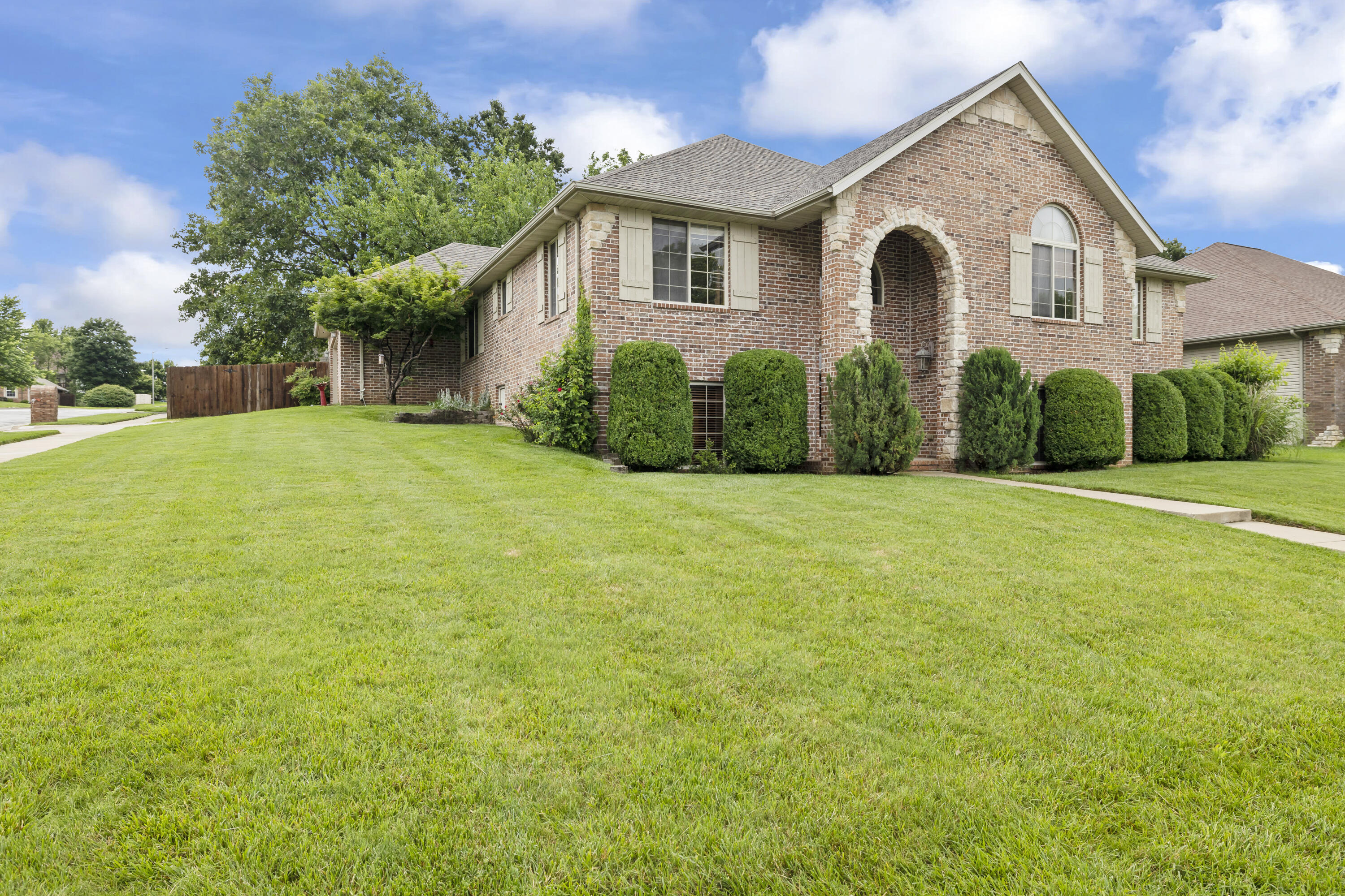608 South Yellowwood Drive Property Photo 46