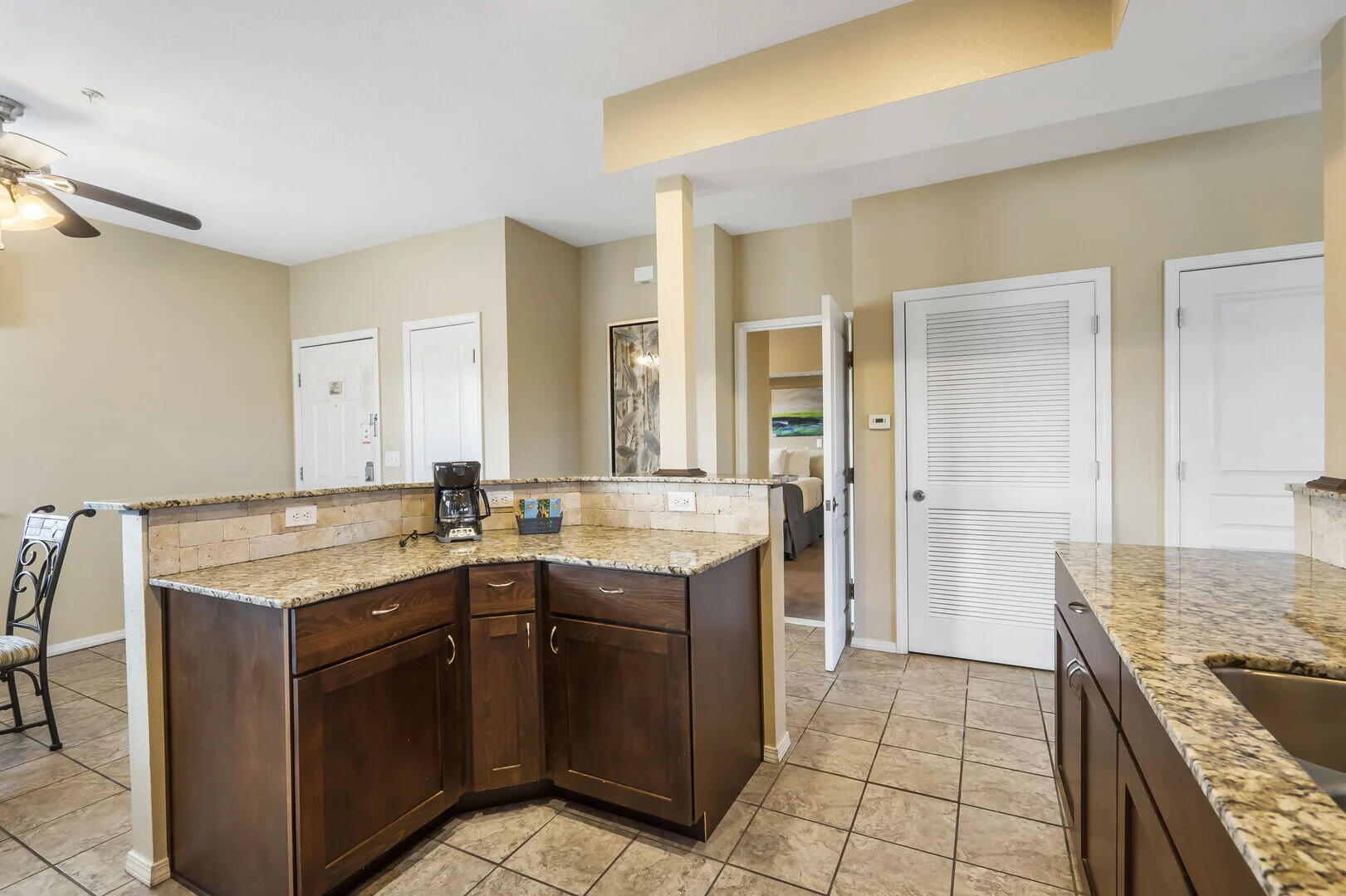 2800 Green Mountain Drive Property Photo 6
