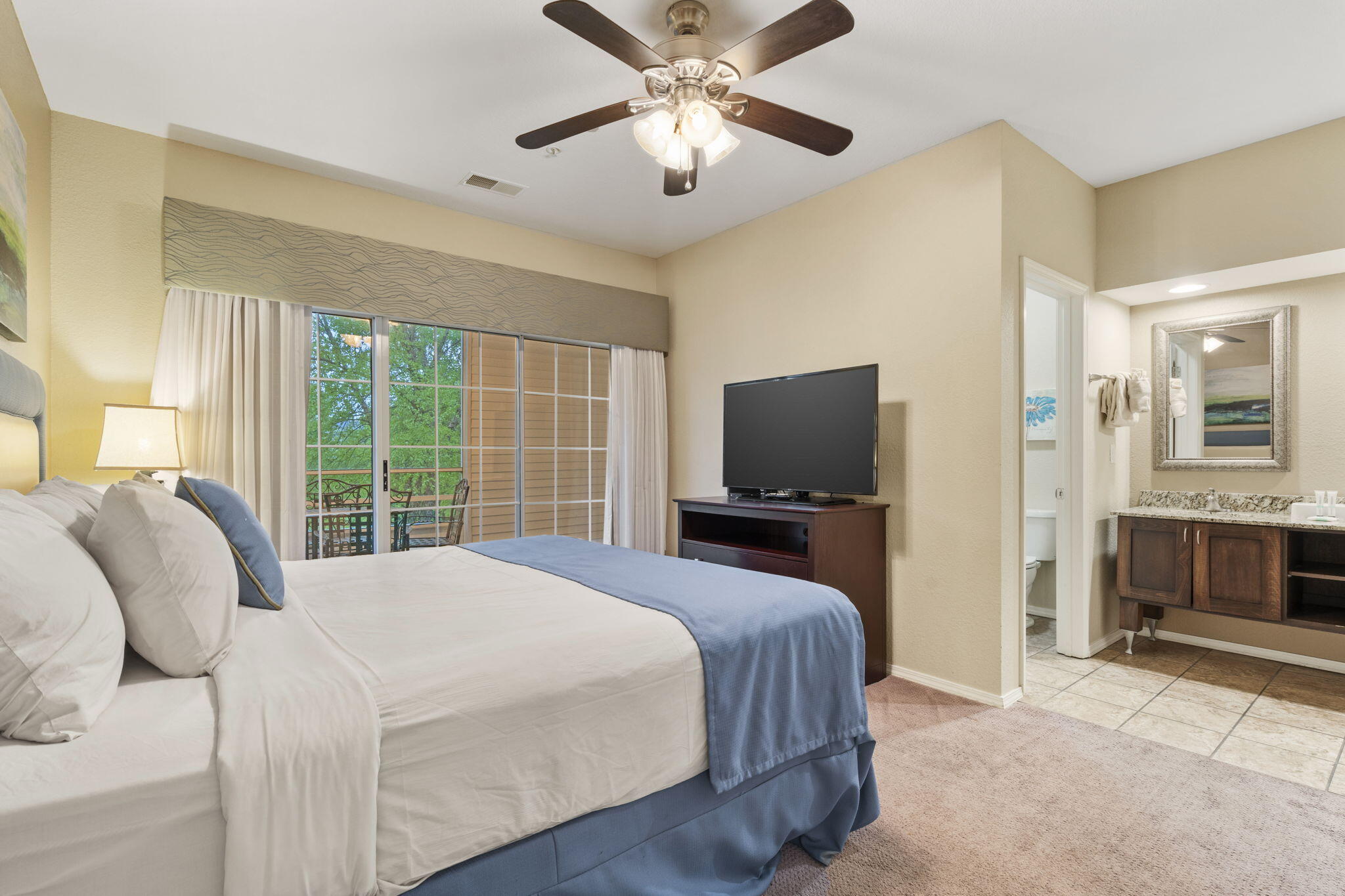 2800 Green Mountain Drive Property Photo 17