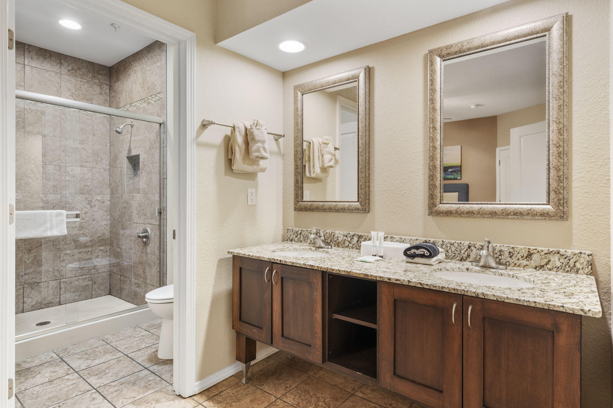 2800 Green Mountain Drive Property Photo 21