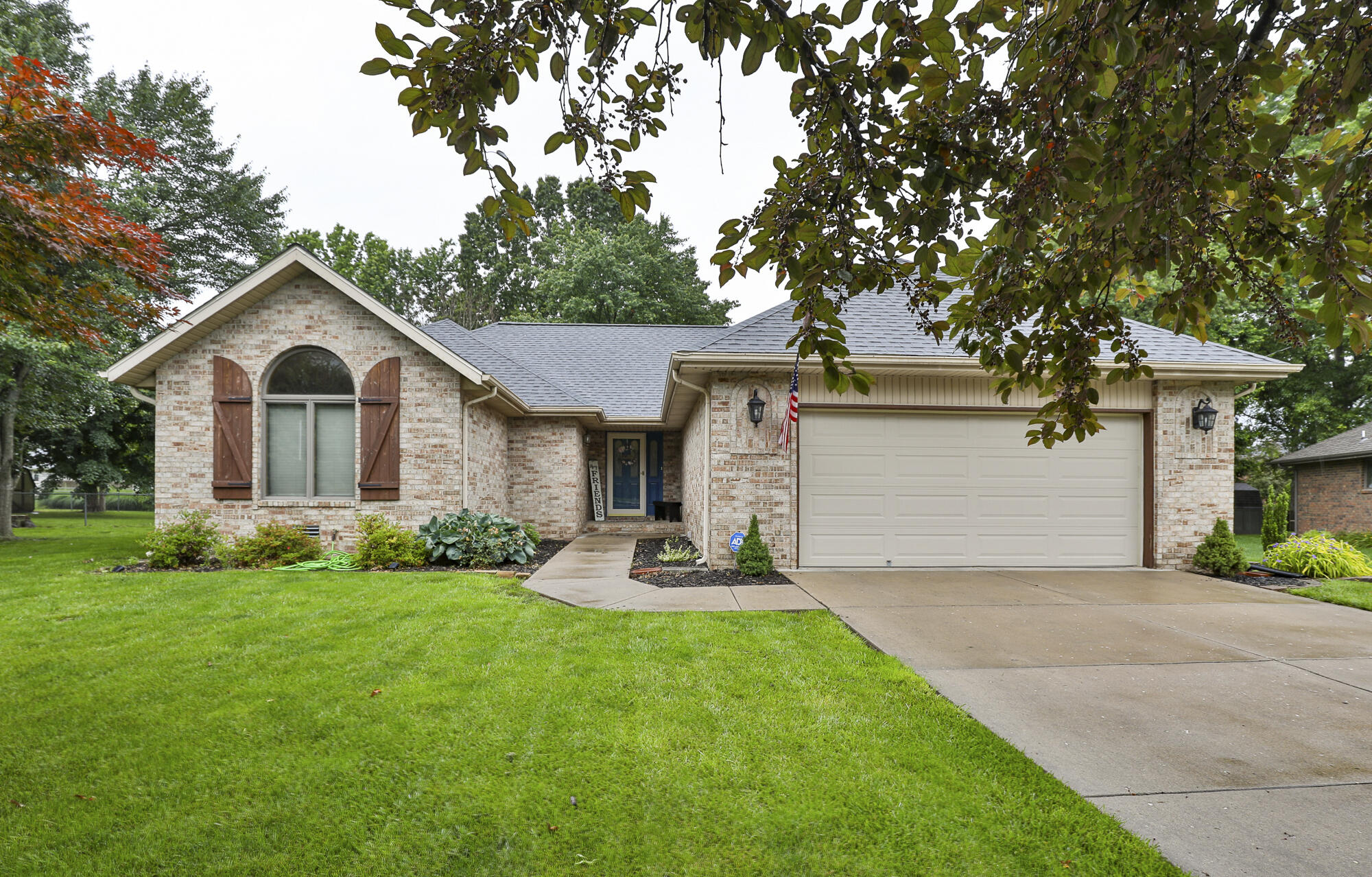 810 West Hickory Court Property Photo 1