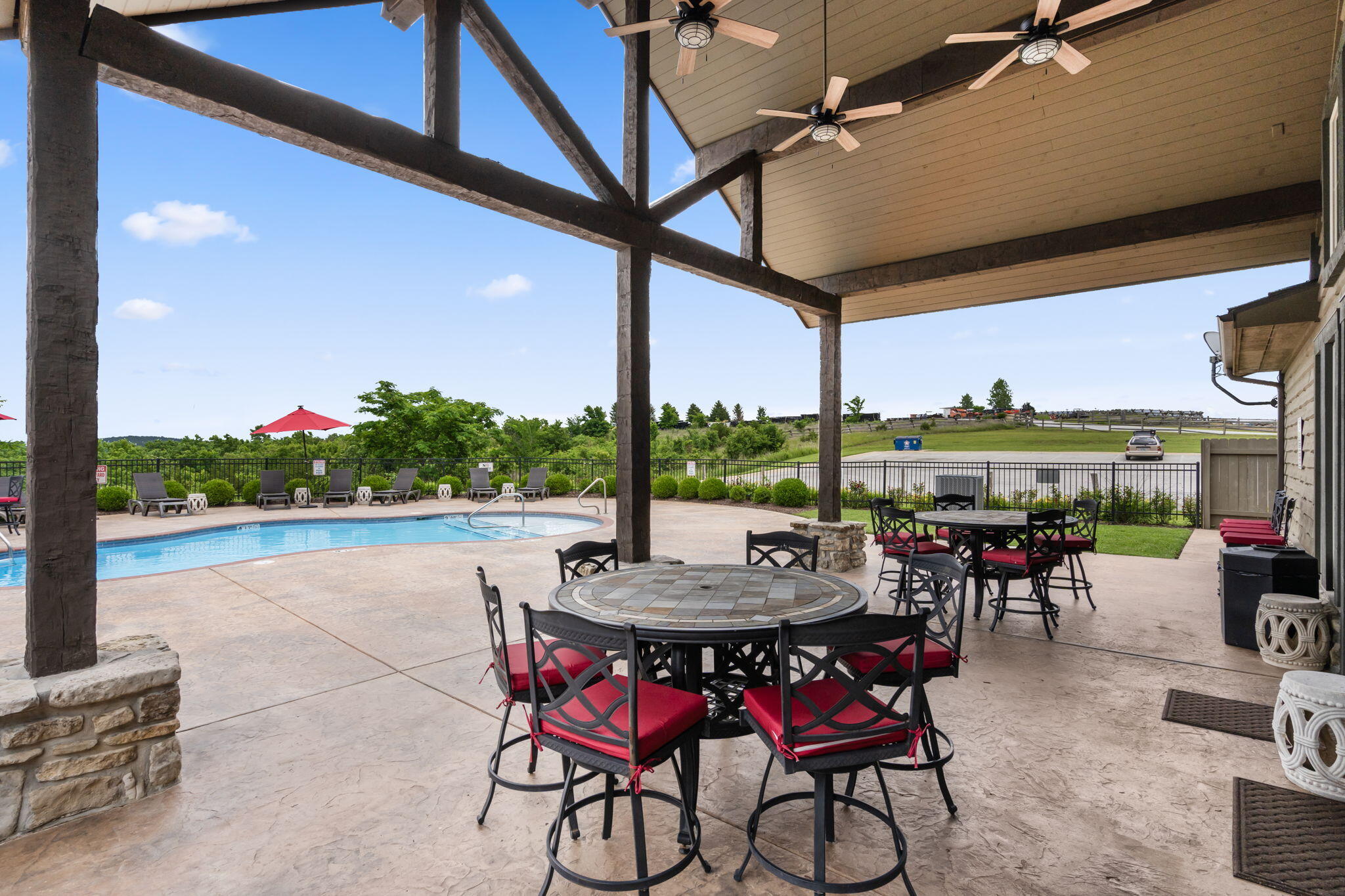 138 Forest Oak Drive Property Photo 12