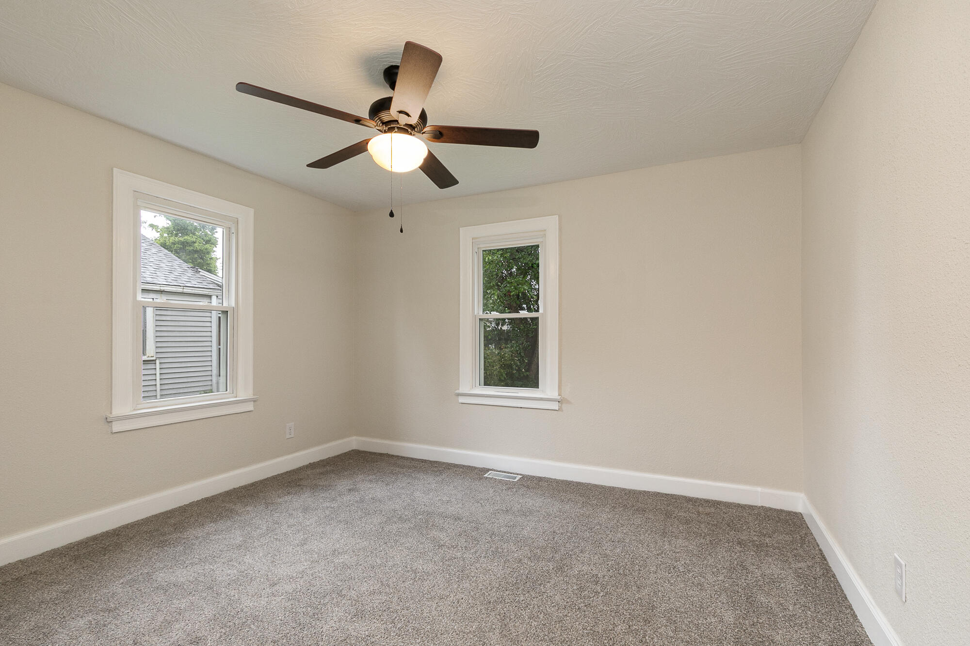 2629 West College Street Property Photo 17