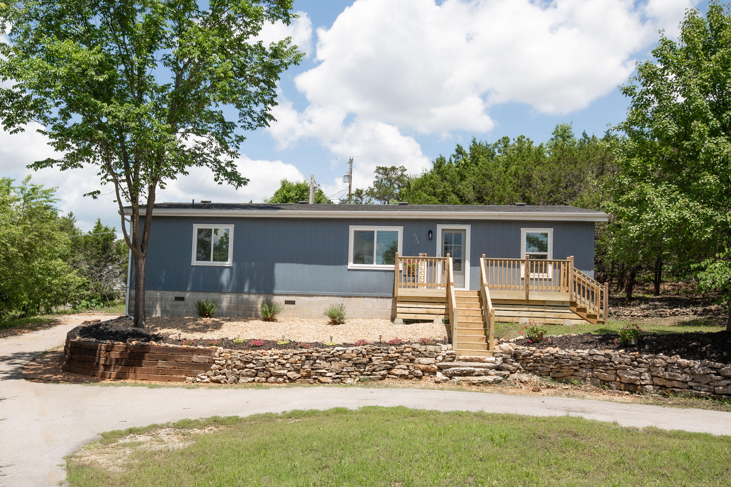 424 Plaza Drive Property Photo 1