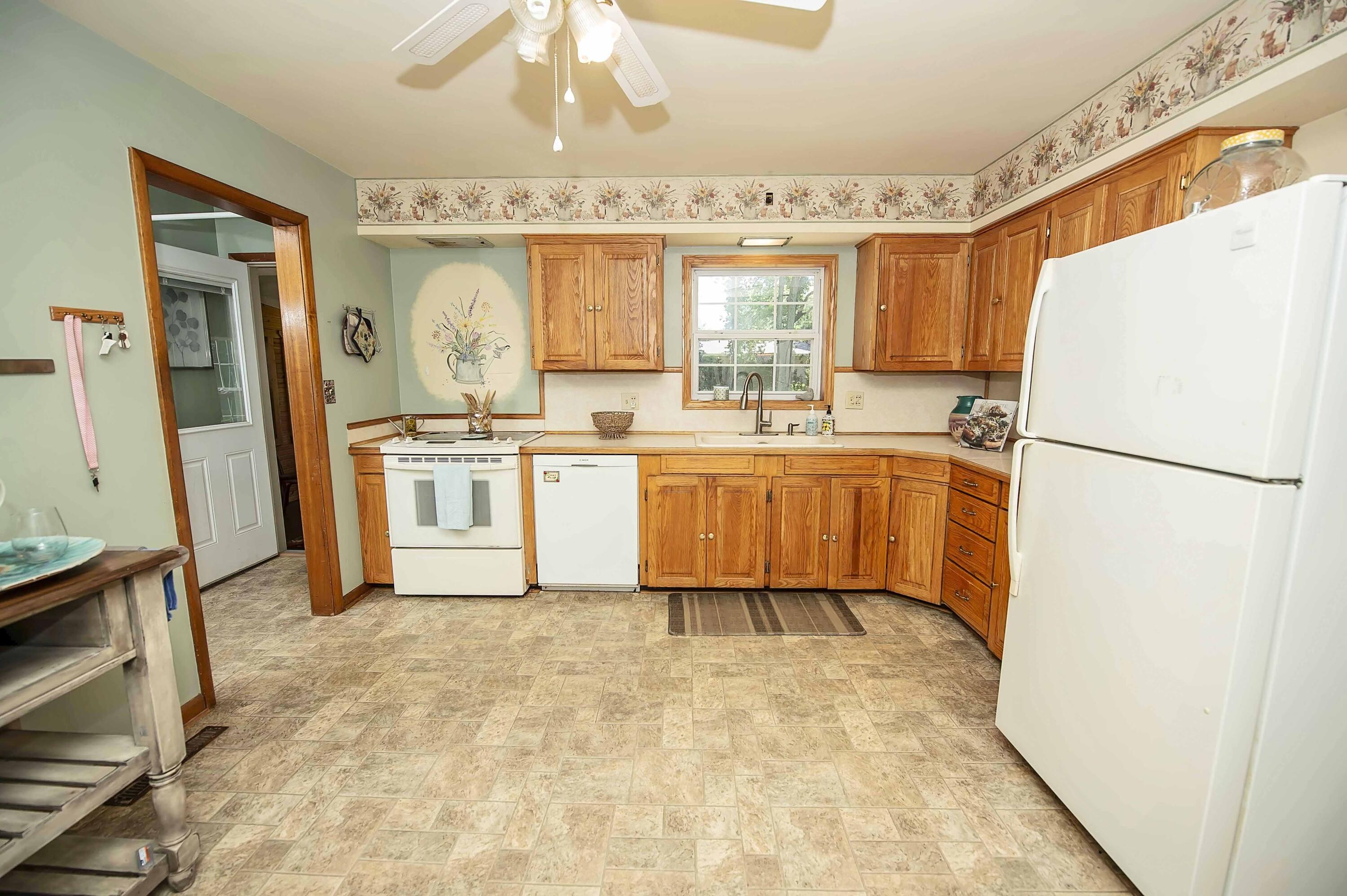 202 East Seminole Street Property Photo 6