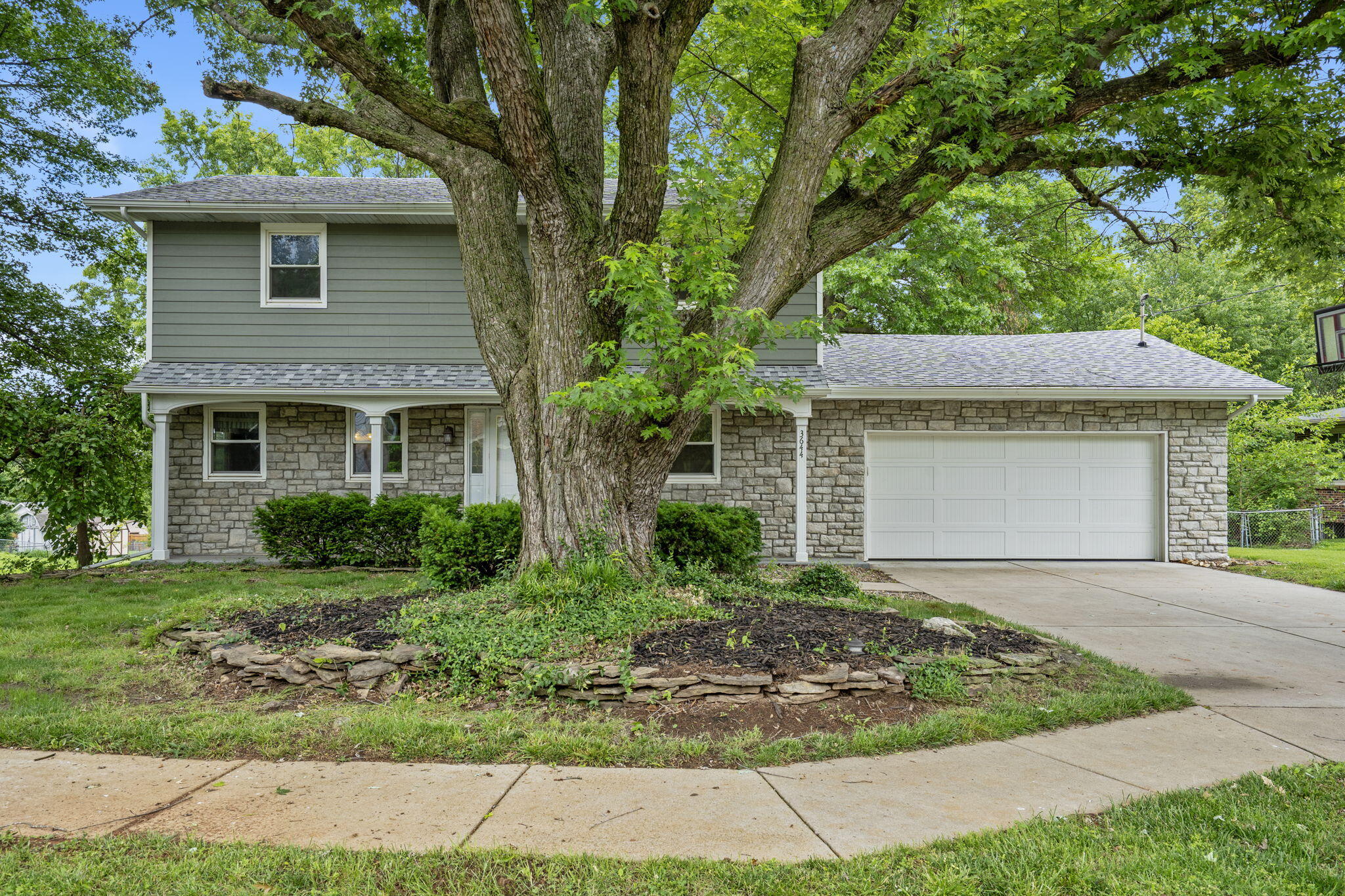 3644 North Stewart Avenue Property Photo 3