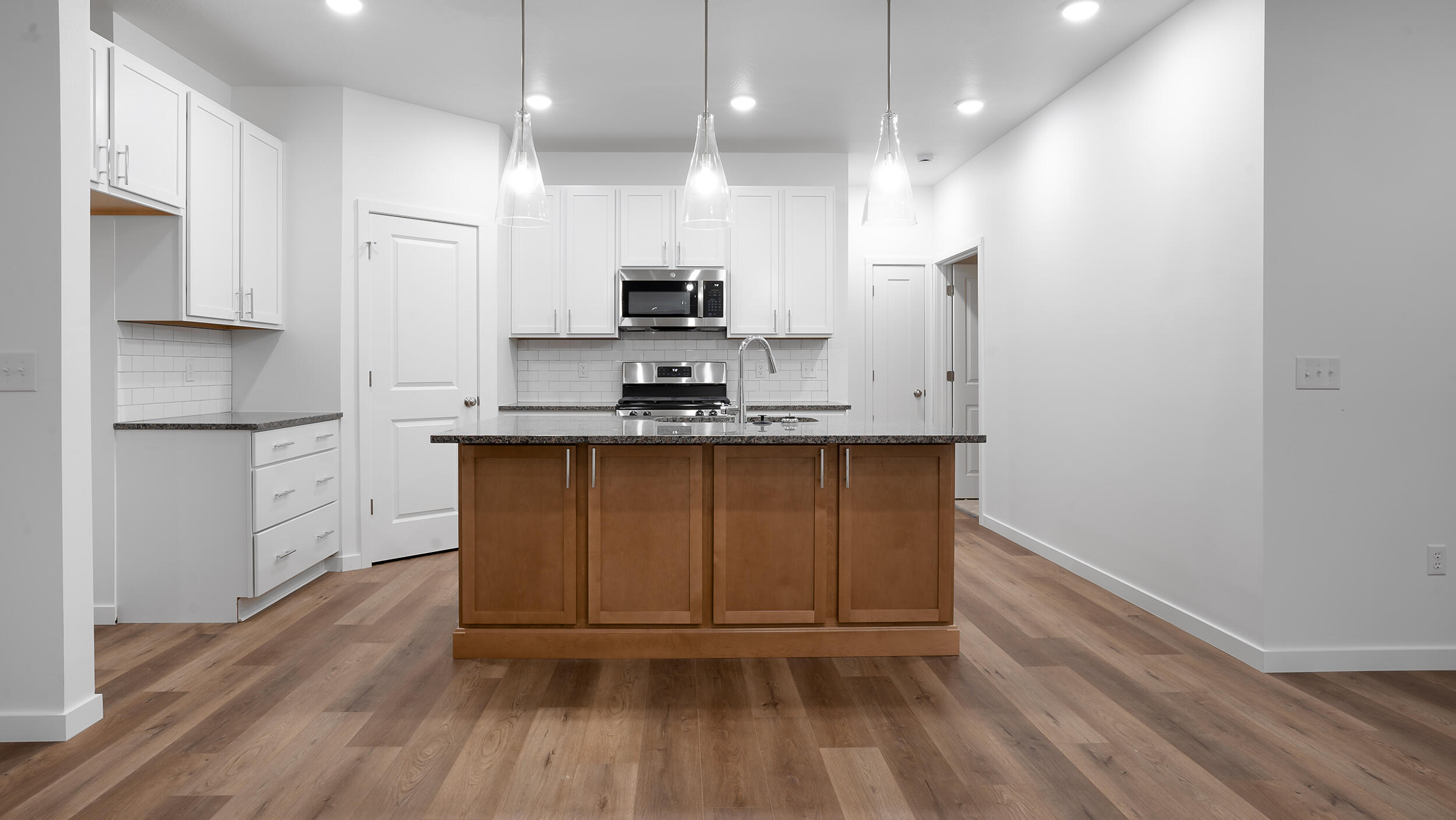 2508 West Pigeon Drive Property Photo 1