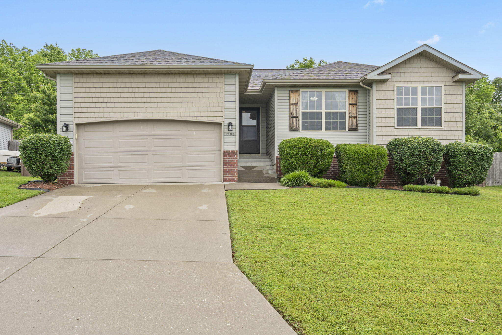 1206 South Solaira Street Property Photo 2