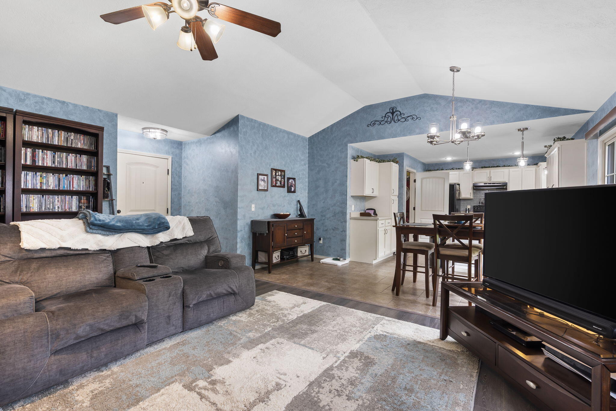 1206 South Solaira Street Property Photo 5