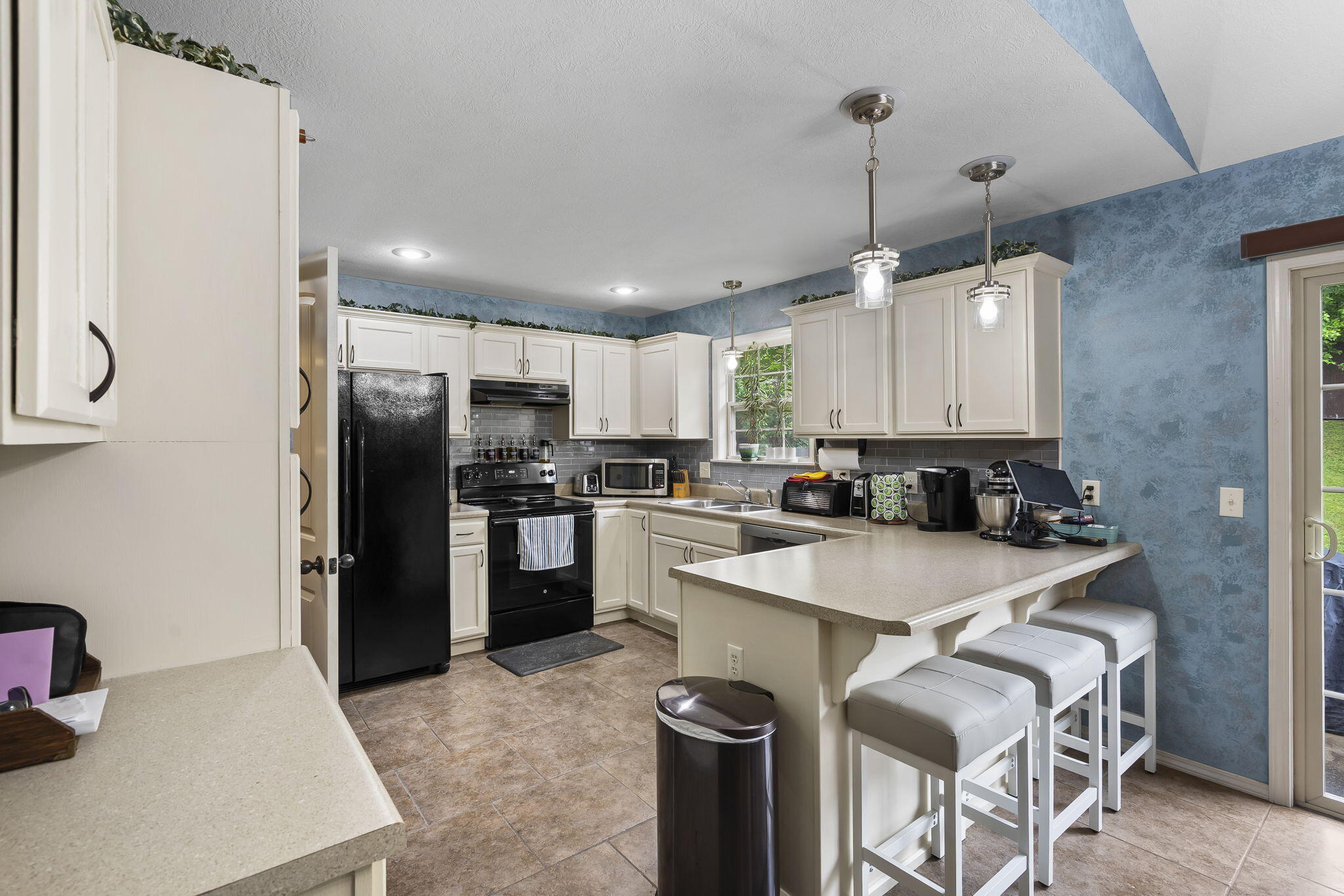 1206 South Solaira Street Property Photo 7