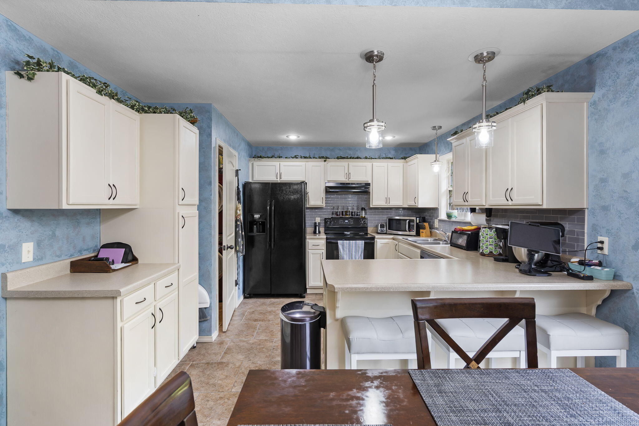 1206 South Solaira Street Property Photo 9