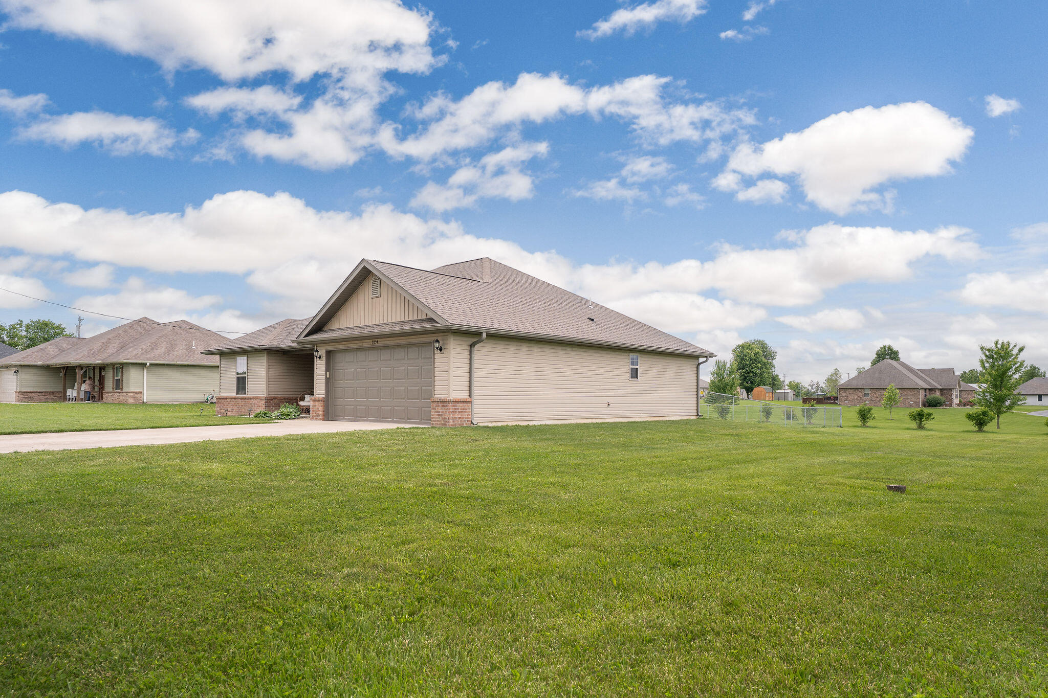 1054 Thoroughfare Street Property Photo 3