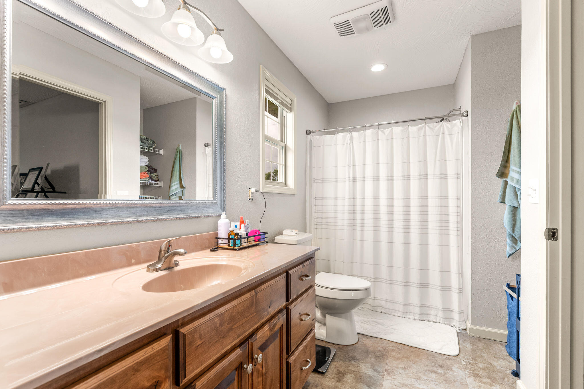 1054 Thoroughfare Street Property Photo 14