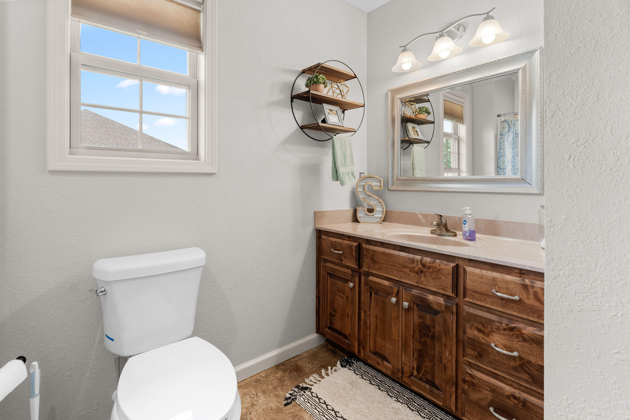 1054 Thoroughfare Street Property Photo 18