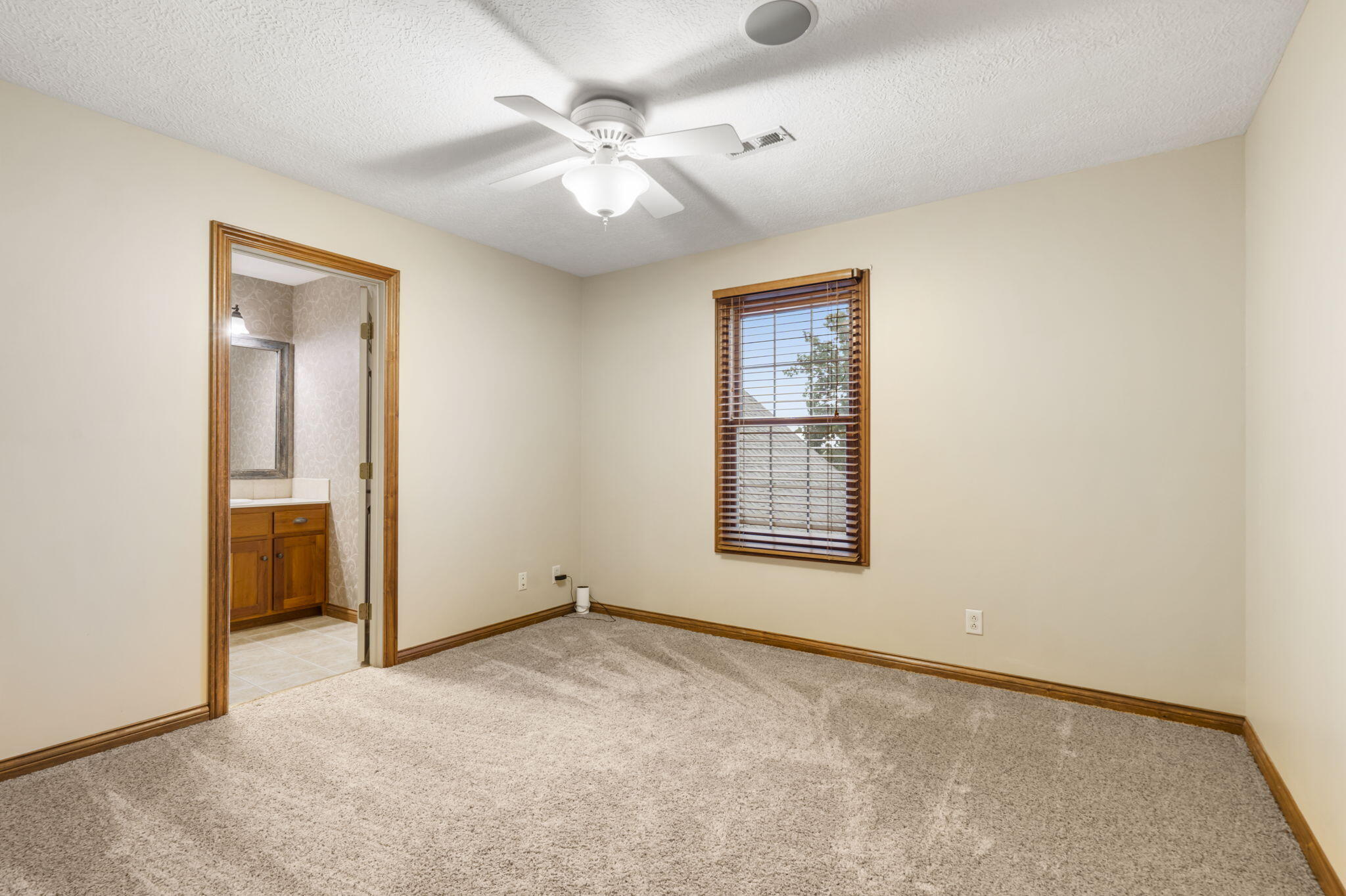 2421 Candlebark Lane Property Photo 32