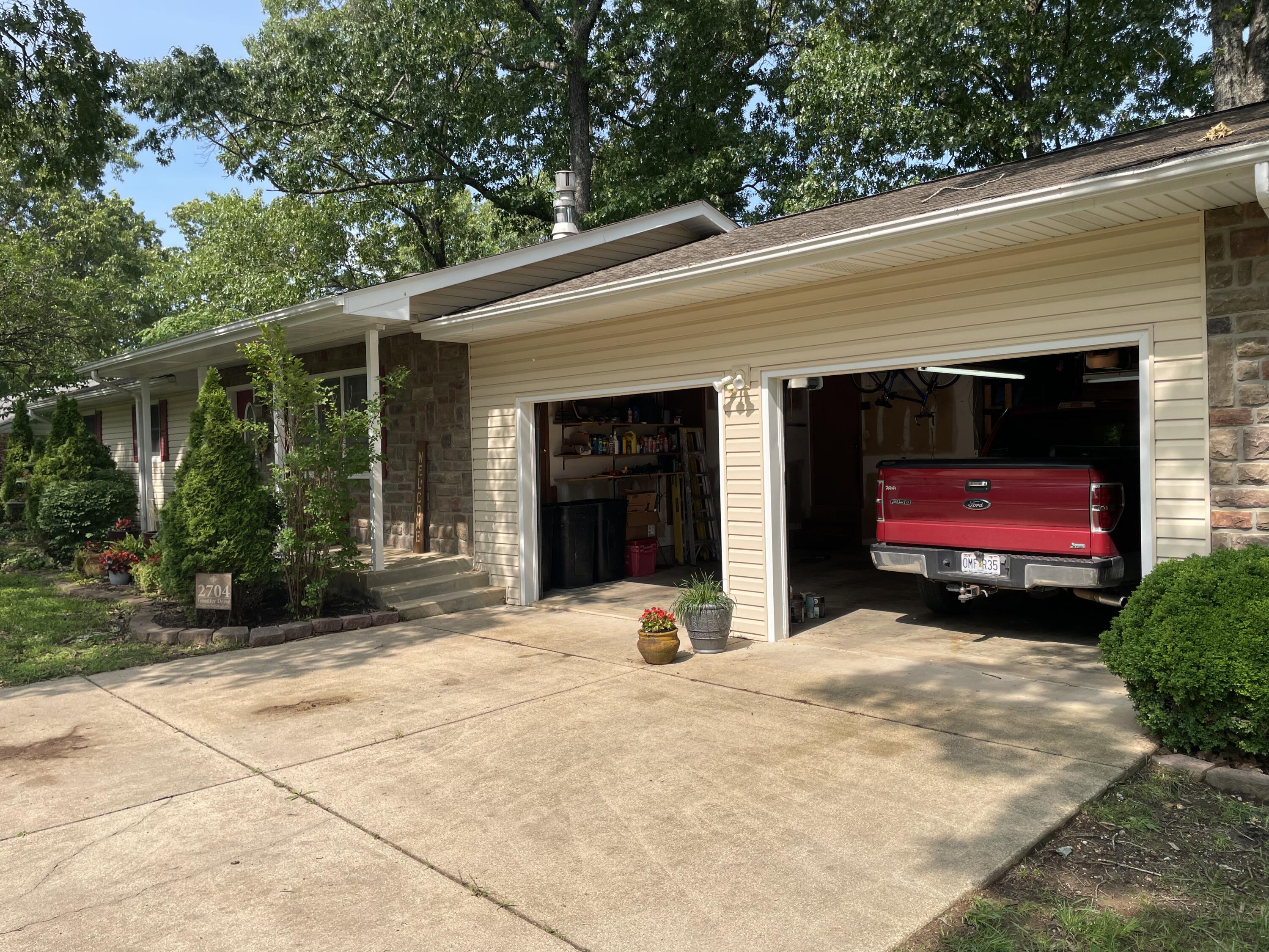 2704 Jennifer Drive Property Photo 3