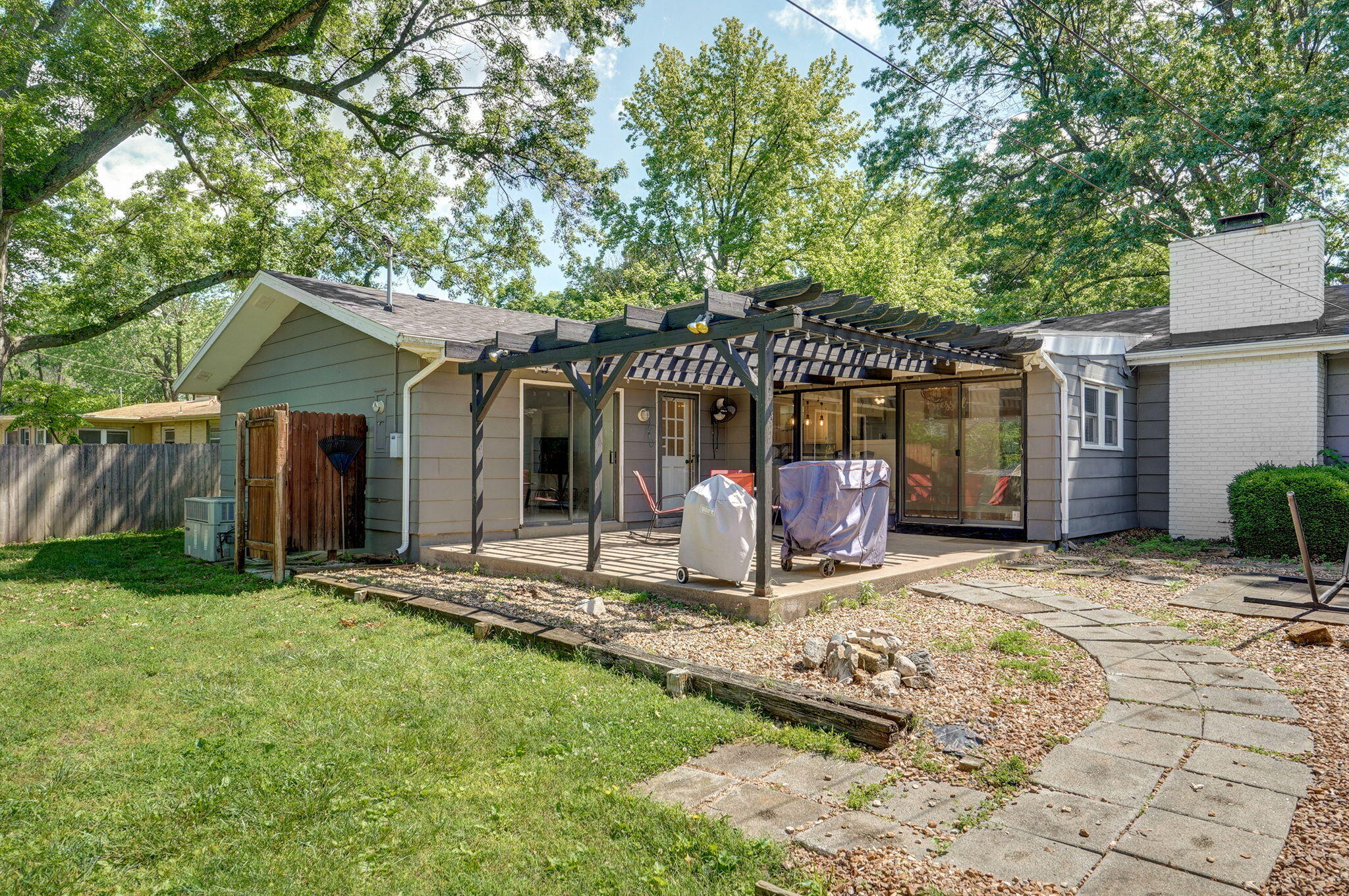 1983 South Meadowview Avenue Property Photo 35