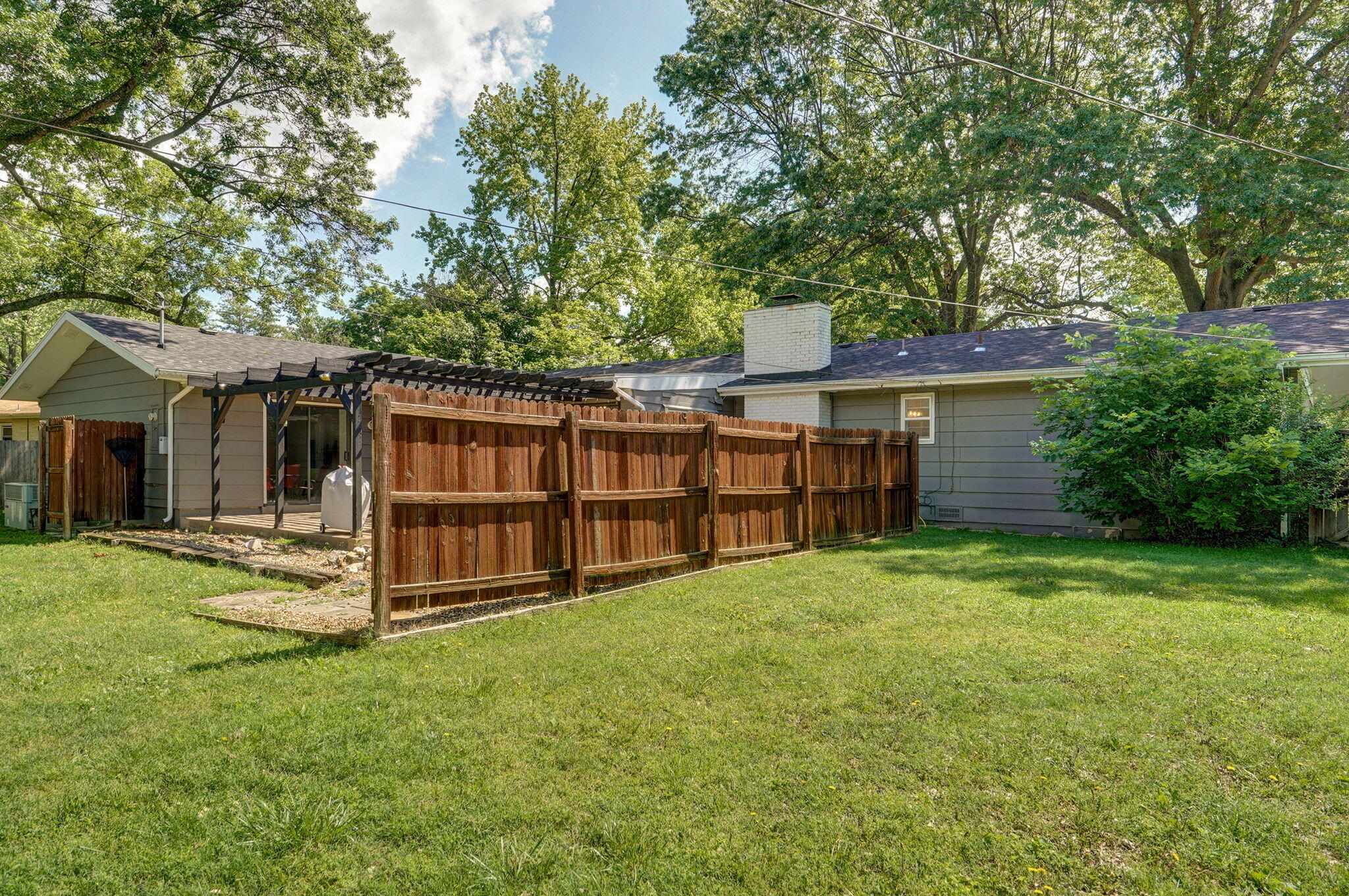 1983 South Meadowview Avenue Property Photo 36