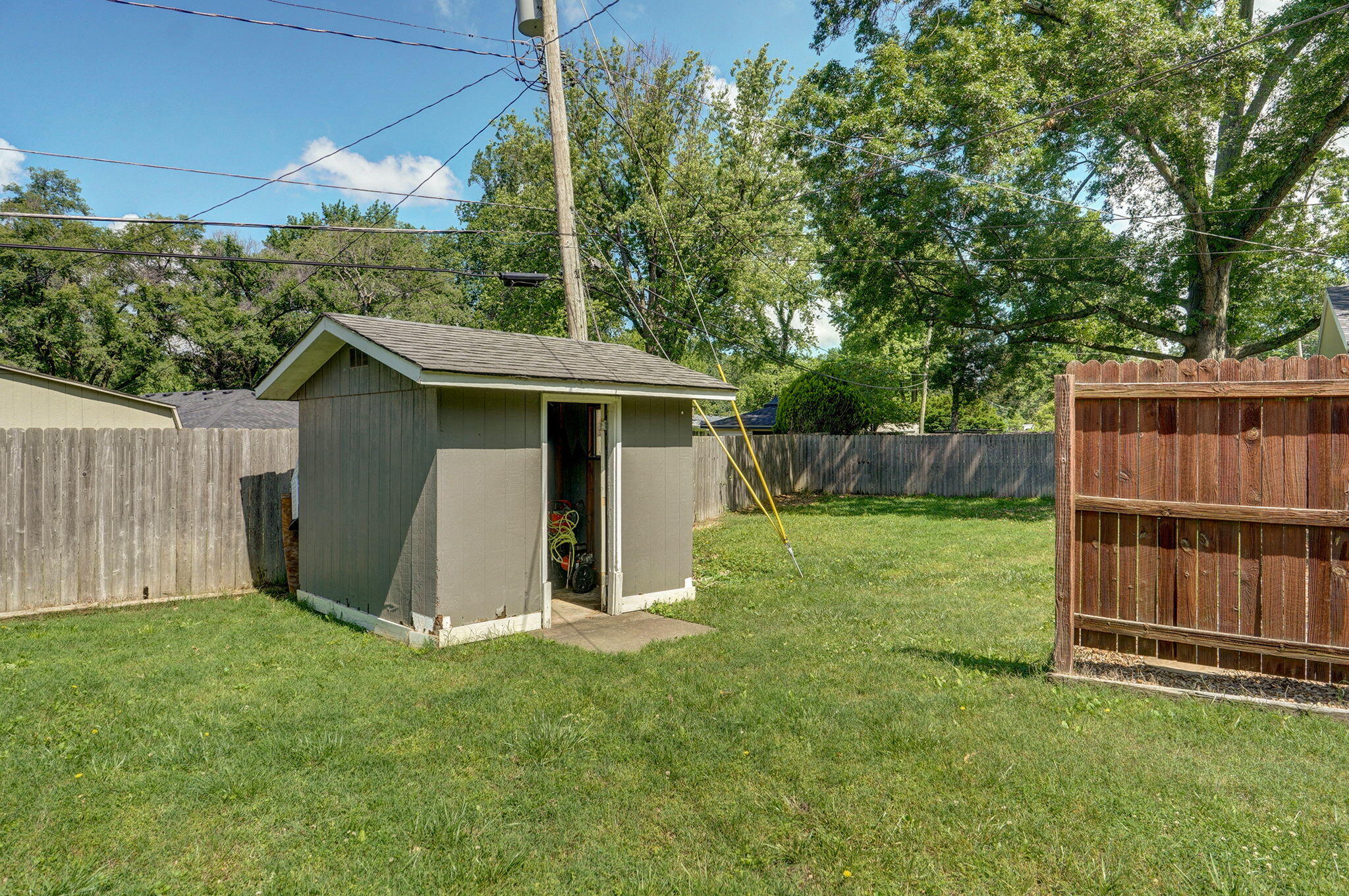 1983 South Meadowview Avenue Property Photo 37