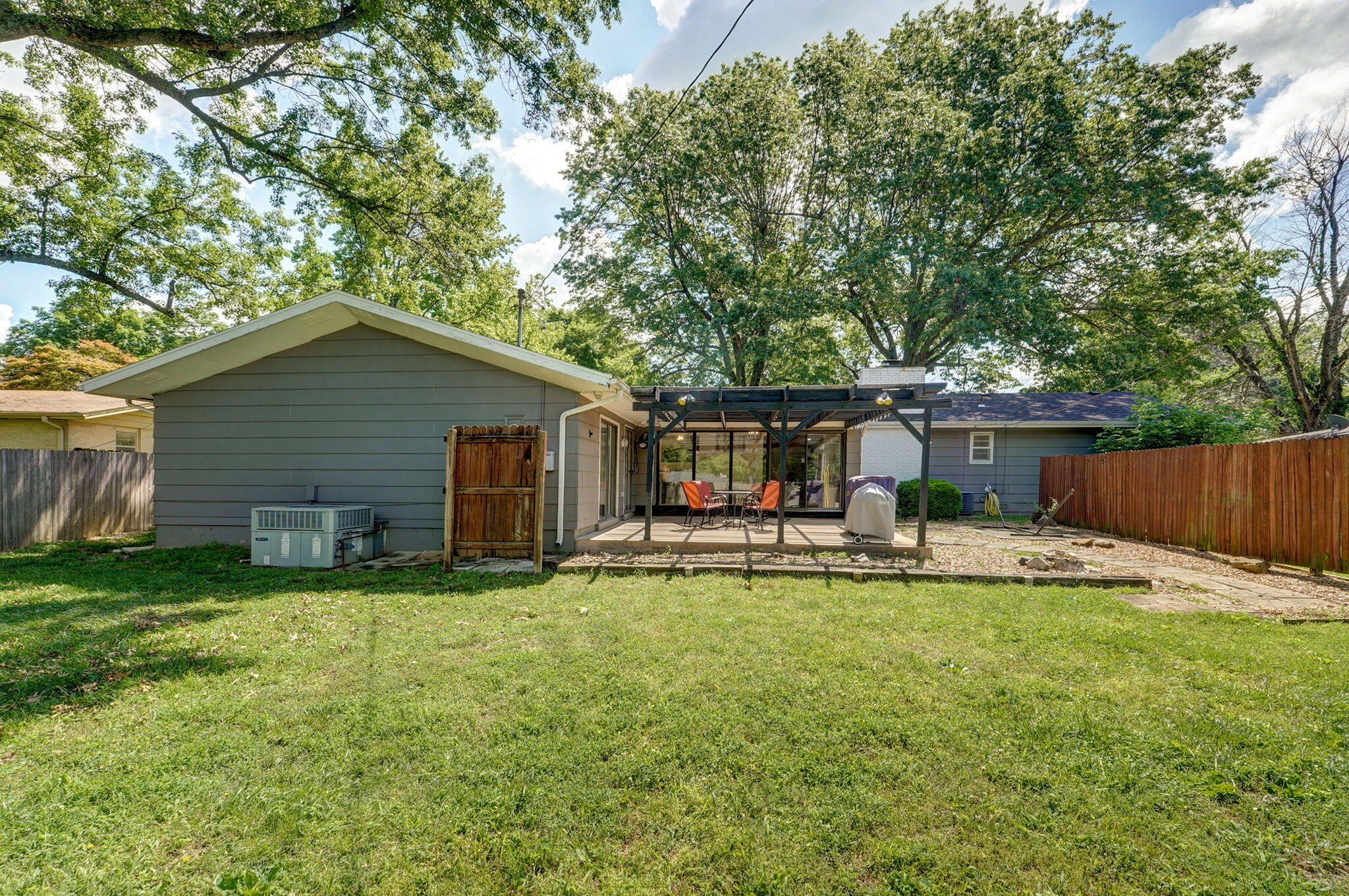 1983 South Meadowview Avenue Property Photo 38