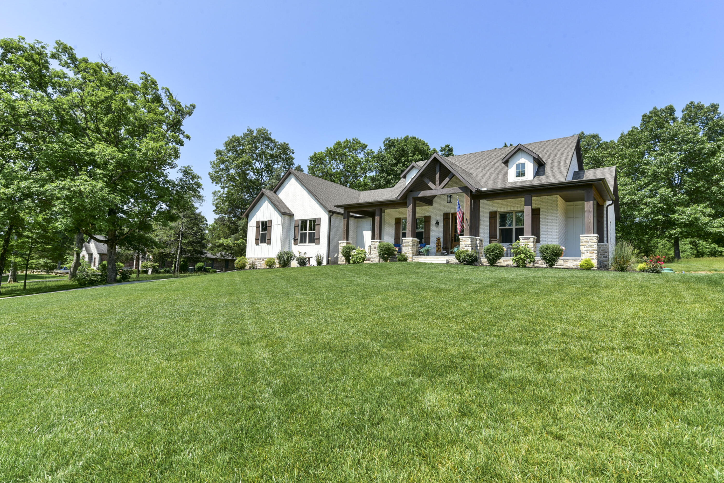 722 Seven Pines Drive Property Photo 3