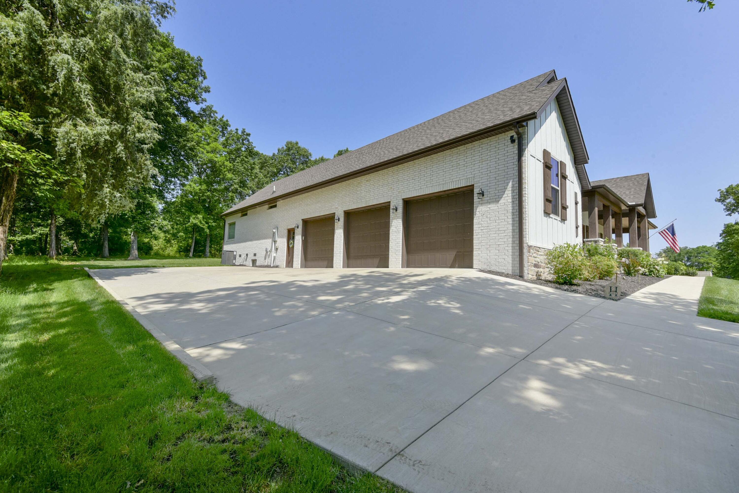 722 Seven Pines Drive Property Photo 5