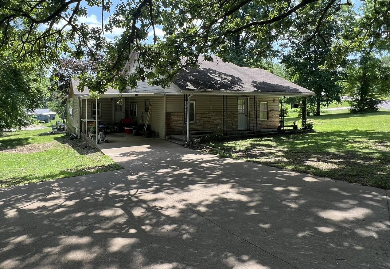 1010 Pine Street Property Photo 2