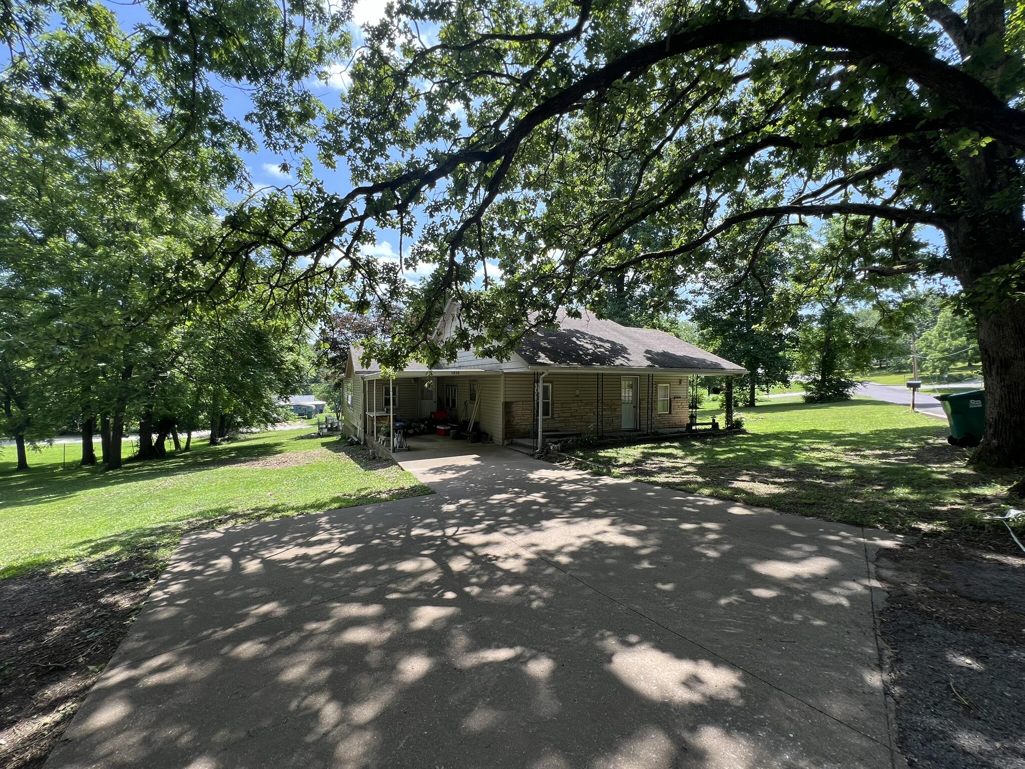 1010 Pine Street Property Photo 3