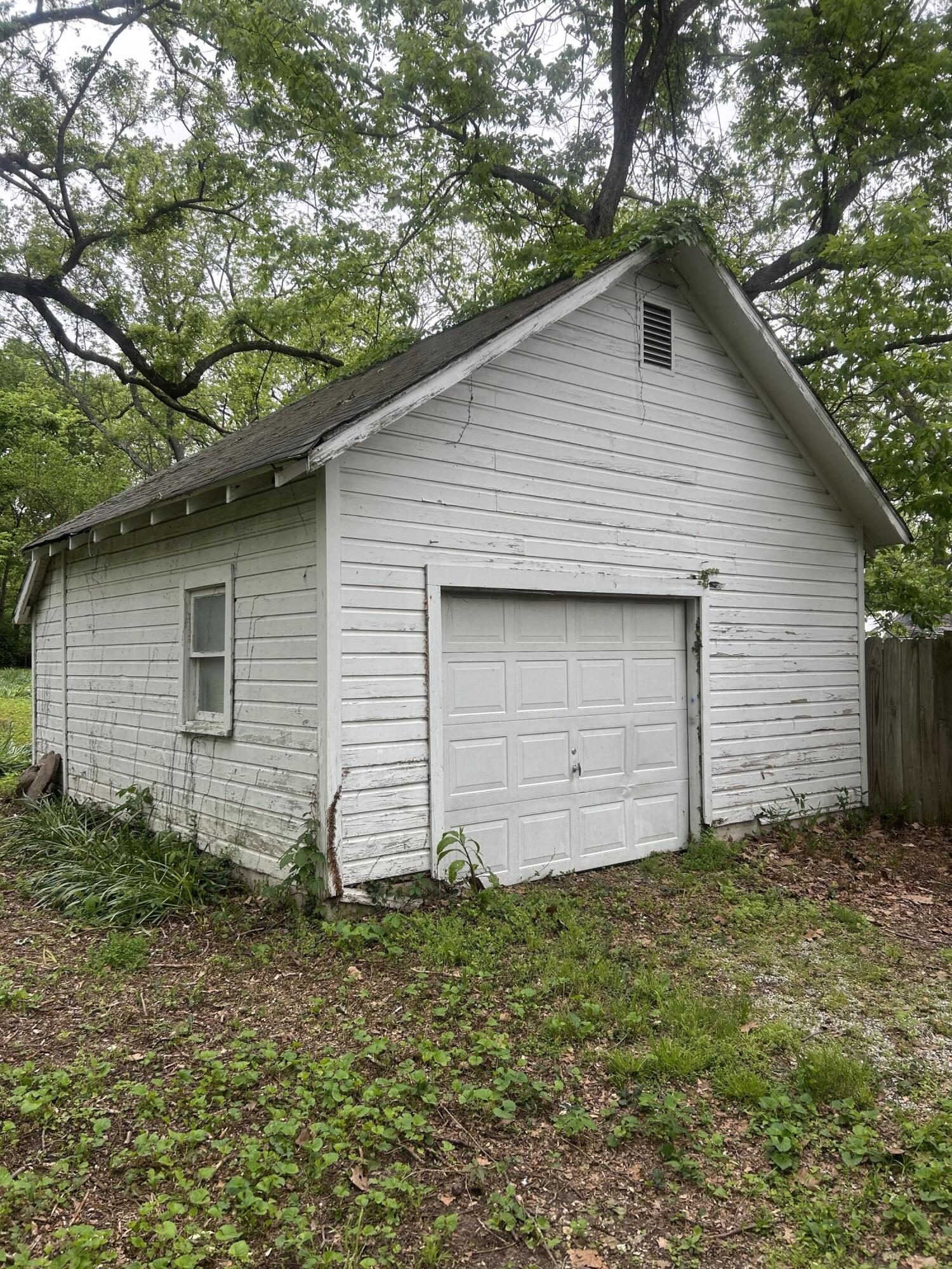 1443 South Jefferson Avenue Property Photo 11