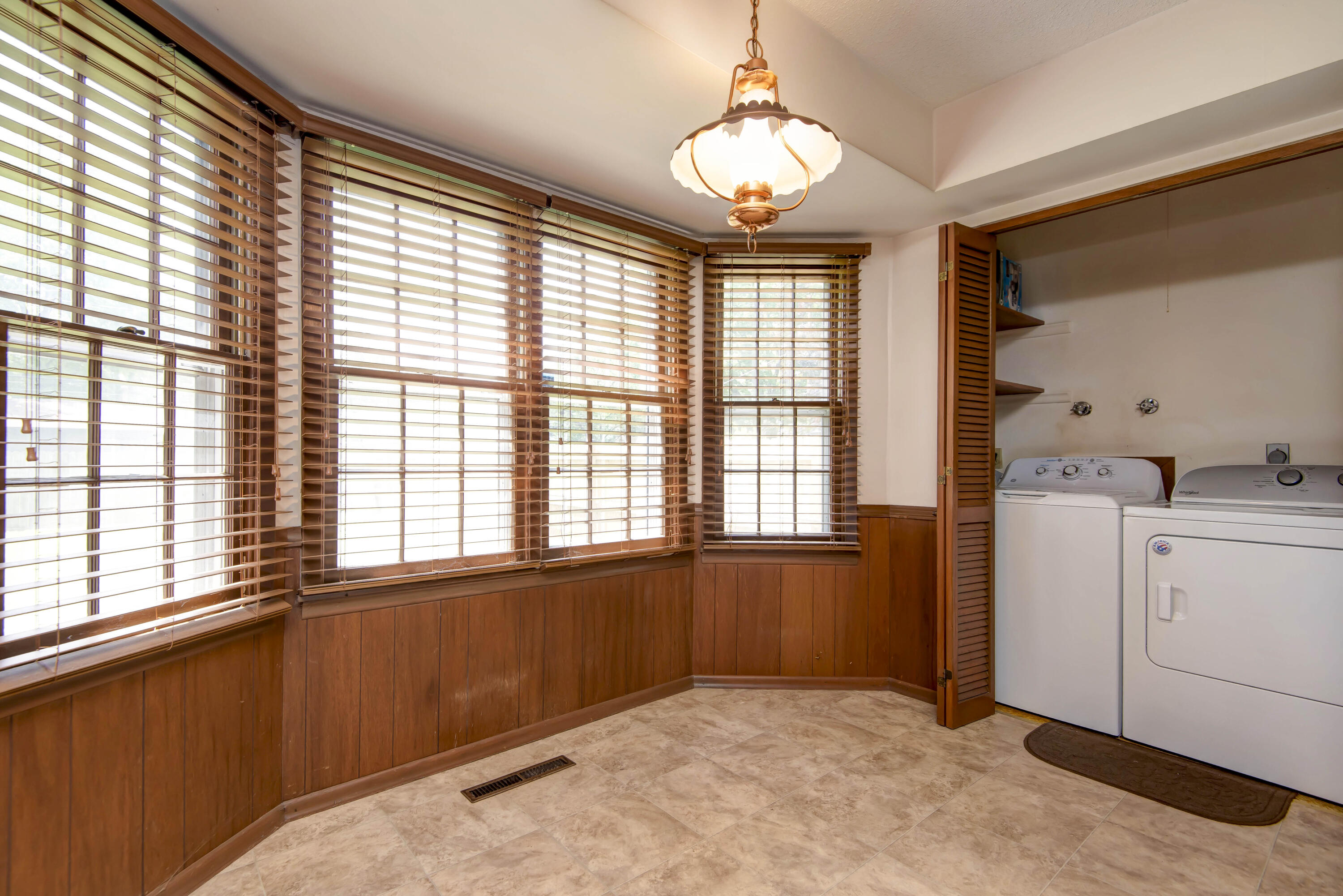 2453 South Mccann Avenue Property Photo 6