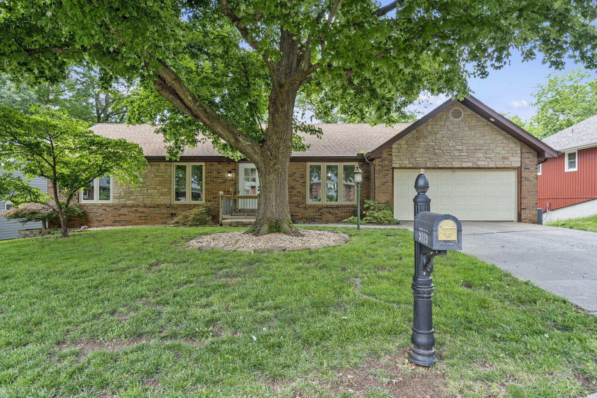 5715 South Clay Avenue Property Photo 1