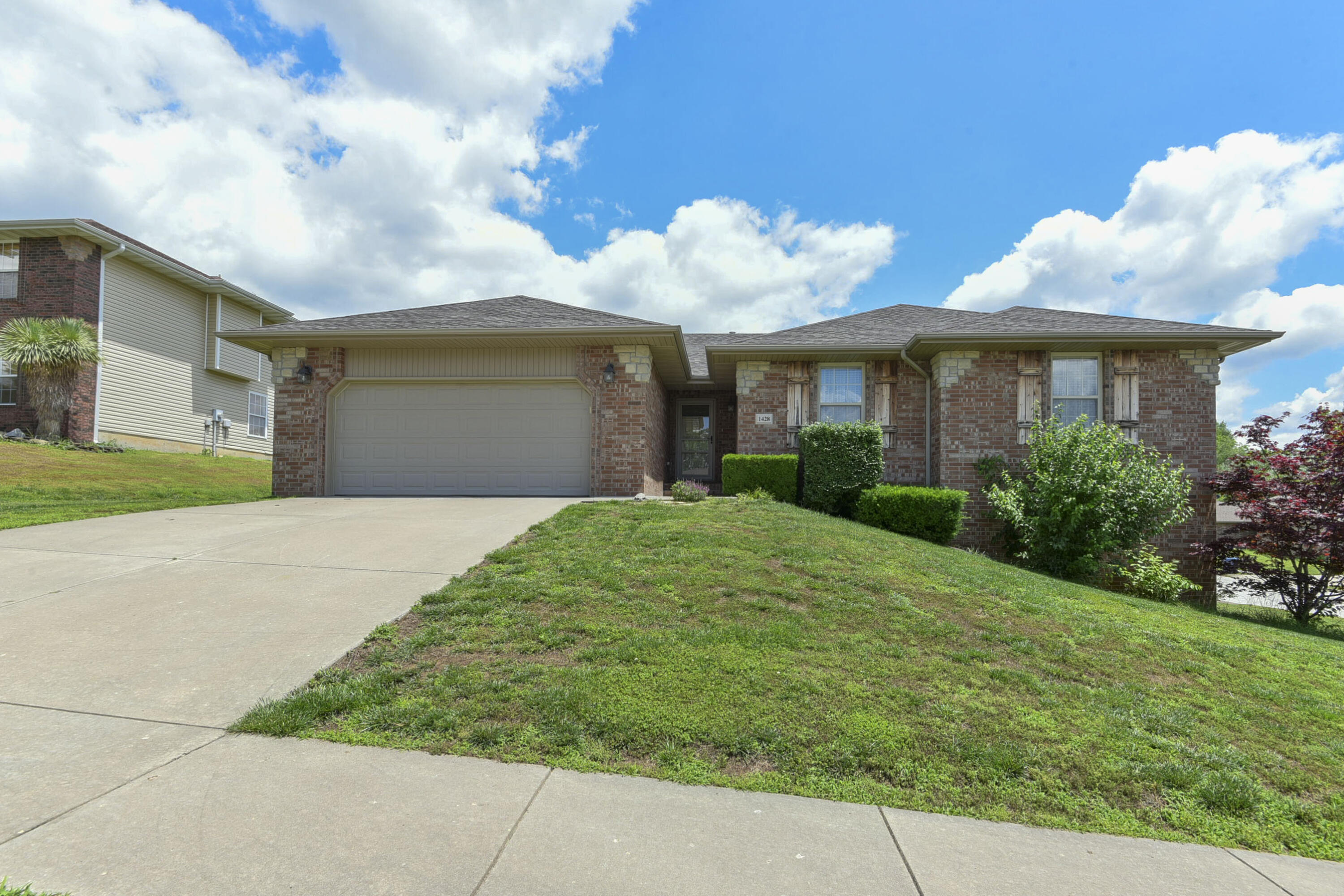 1428 South Nitro Drive Property Photo 1