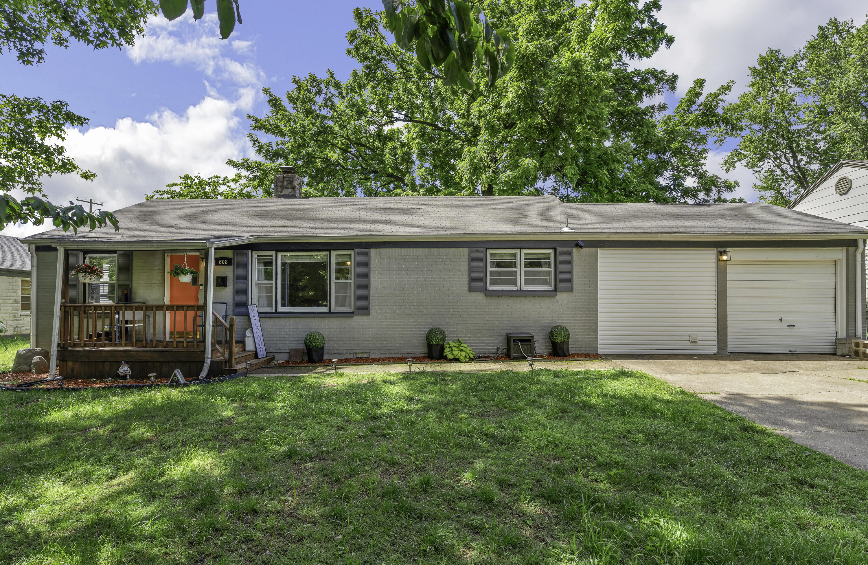 608 West University Street Property Photo 1