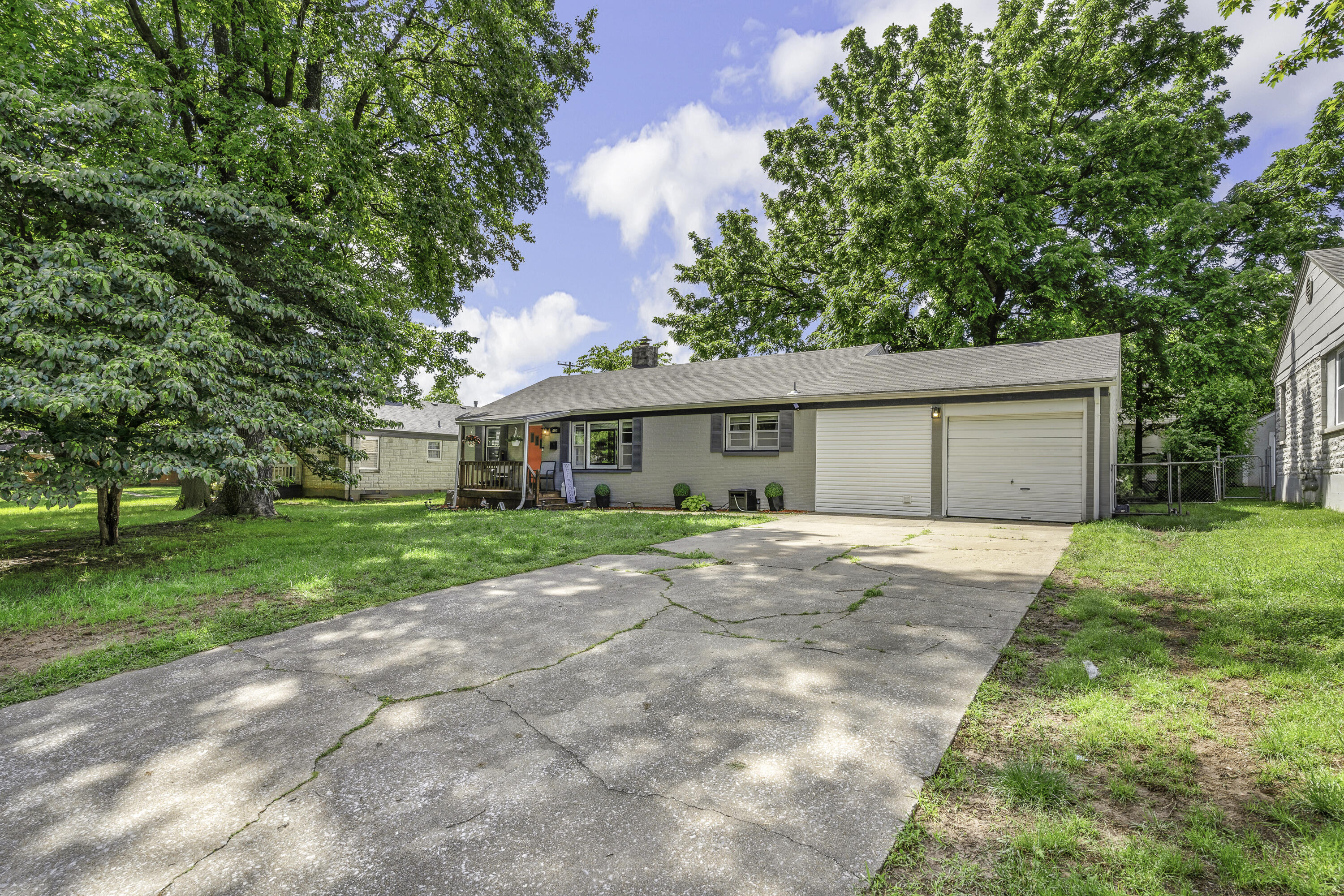 608 West University Street Property Photo 2