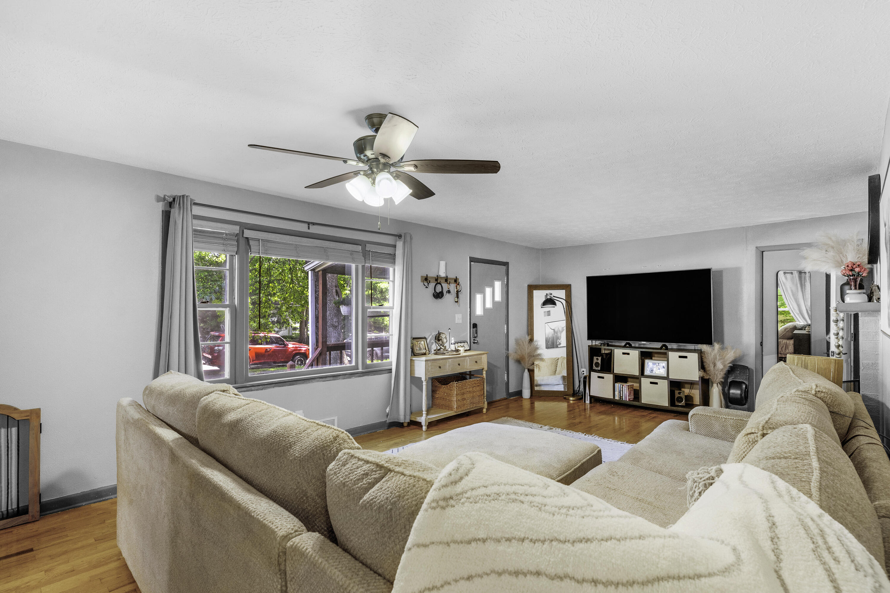 608 West University Street Property Photo 6